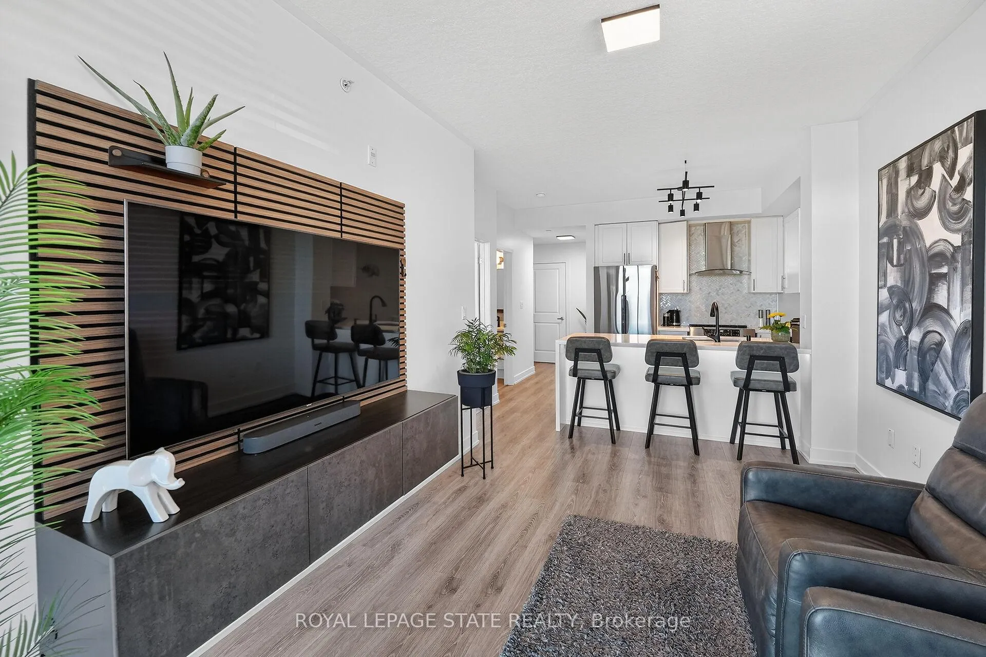 Photo 12 of Unit 327, 35 Southshore Crescent, Hamilton, Lakeshore — HOMEH