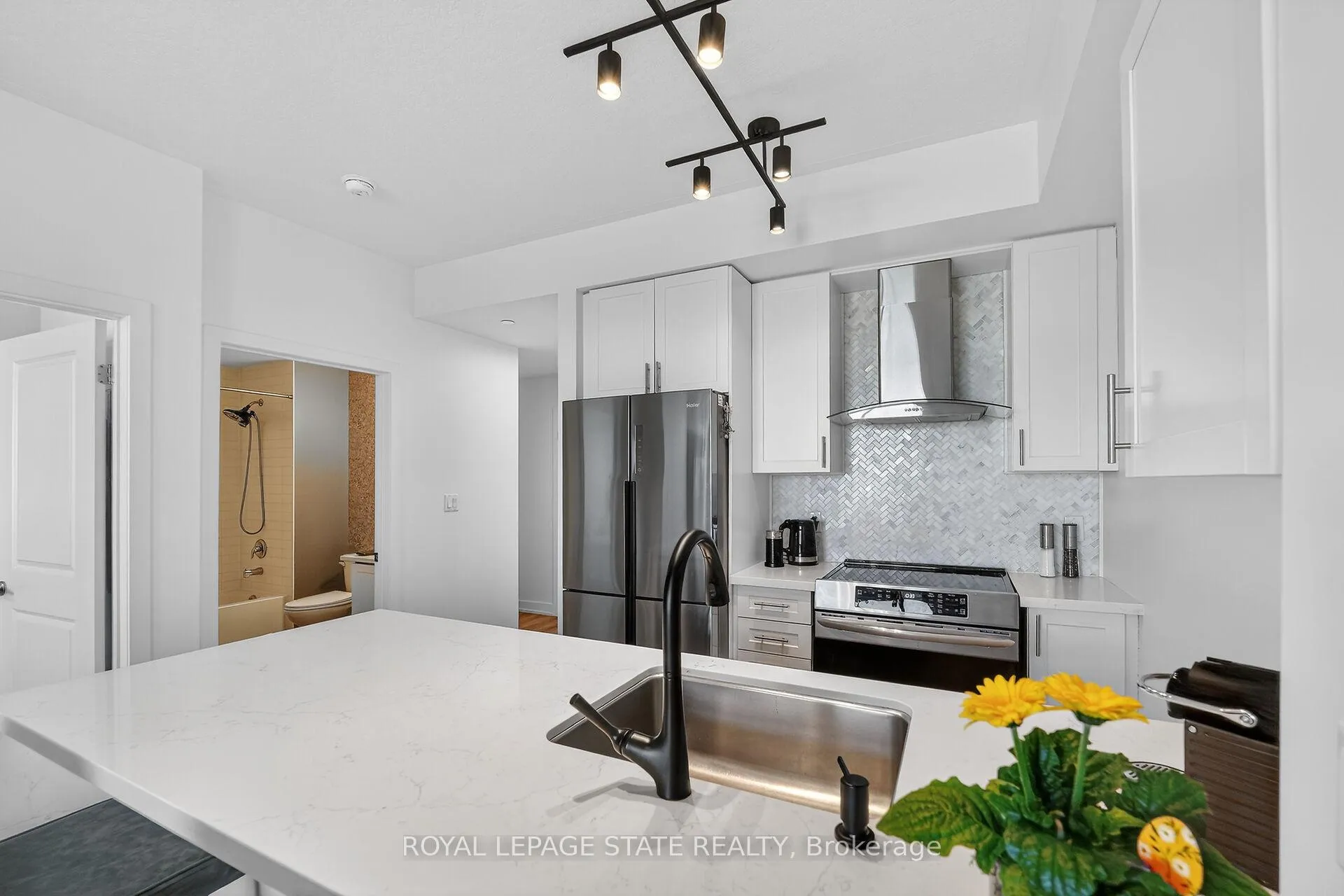 Photo 15 of Unit 327, 35 Southshore Crescent, Hamilton, Lakeshore — HOMEH