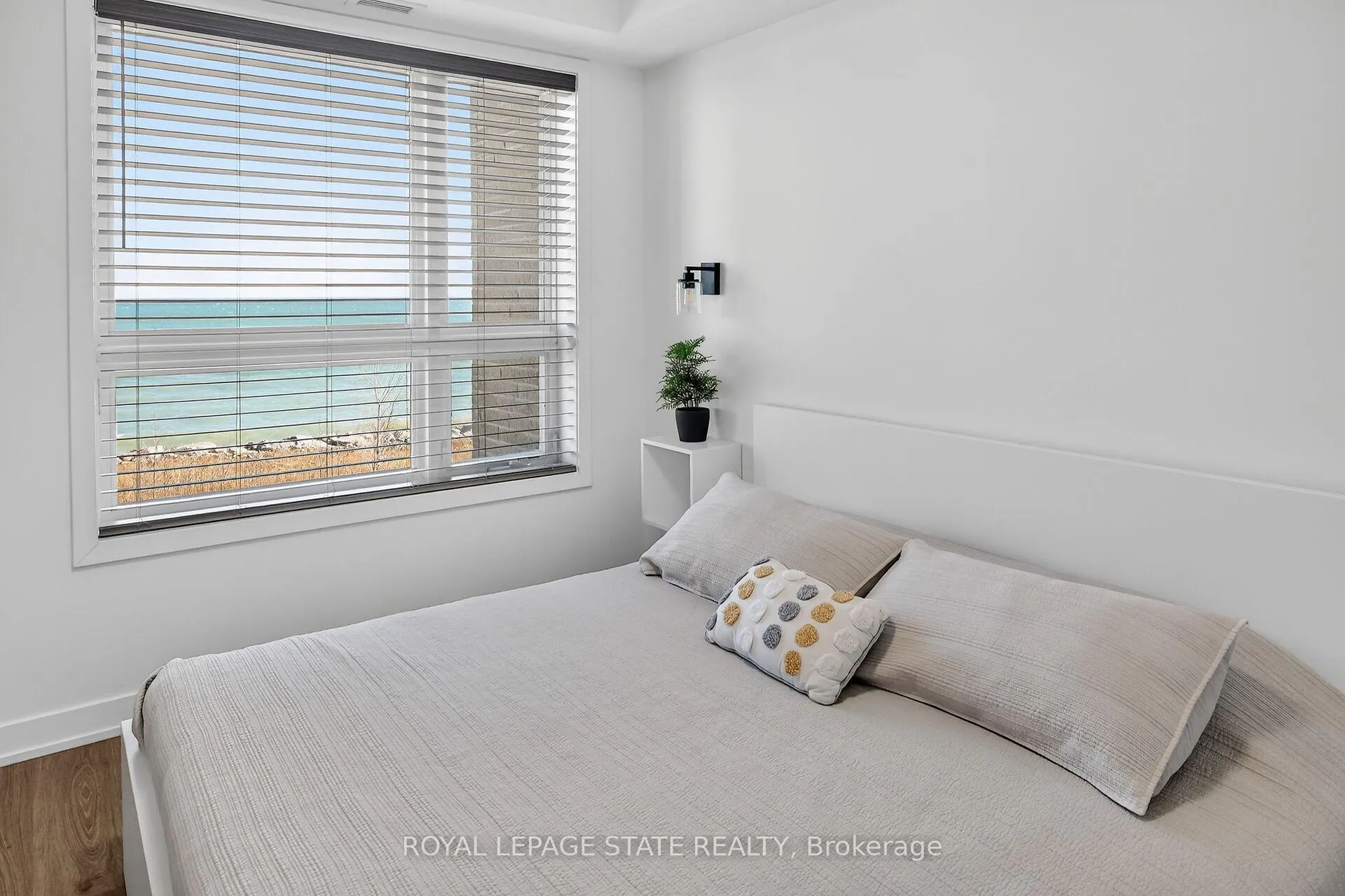 Photo 17 of Unit 327, 35 Southshore Crescent, Hamilton, Lakeshore — HOMEH