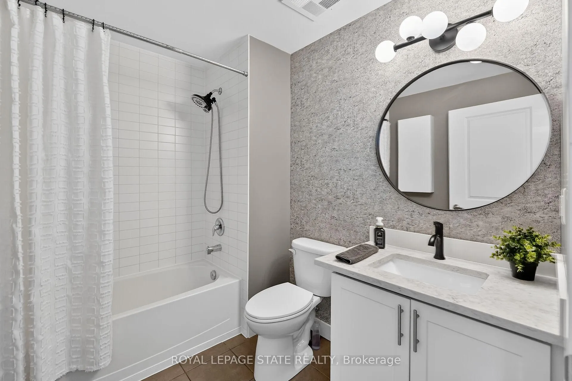 Photo 21 of Unit 327, 35 Southshore Crescent, Hamilton, Lakeshore — HOMEH