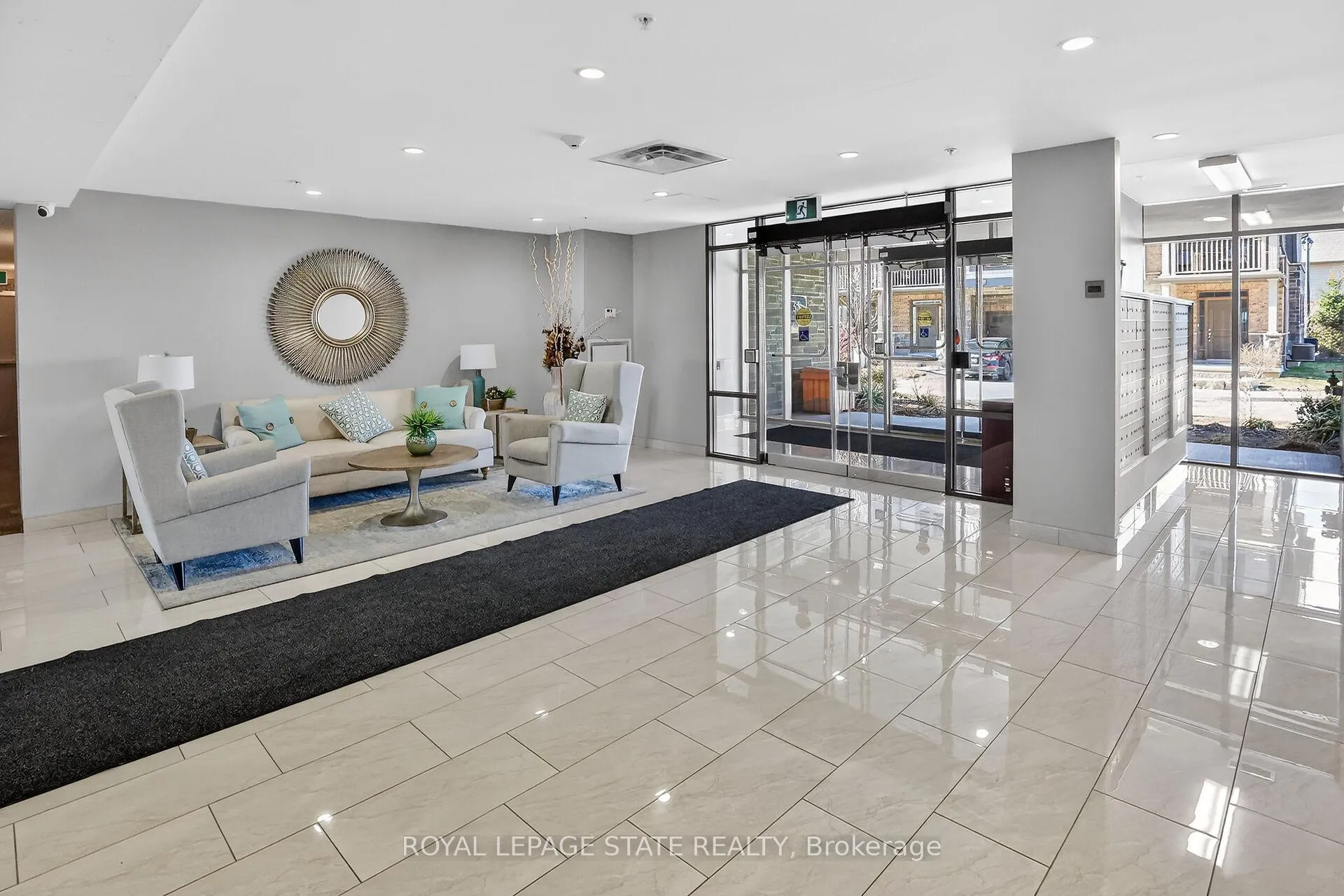 Photo 23 of Unit 327, 35 Southshore Crescent, Hamilton, Lakeshore — HOMEH
