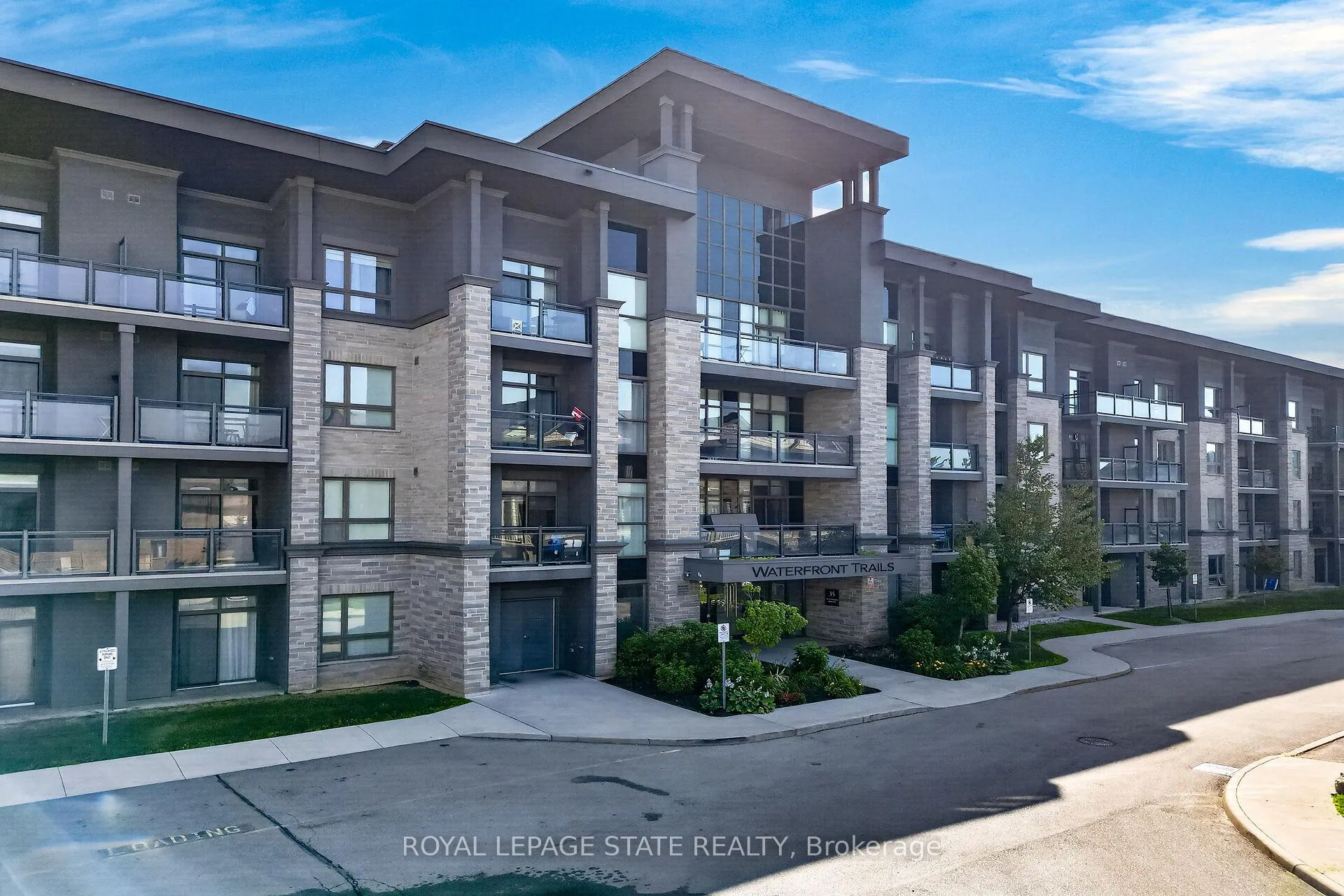 Photo 2 of Unit 327, 35 Southshore Crescent, Hamilton, Lakeshore — HOMEH