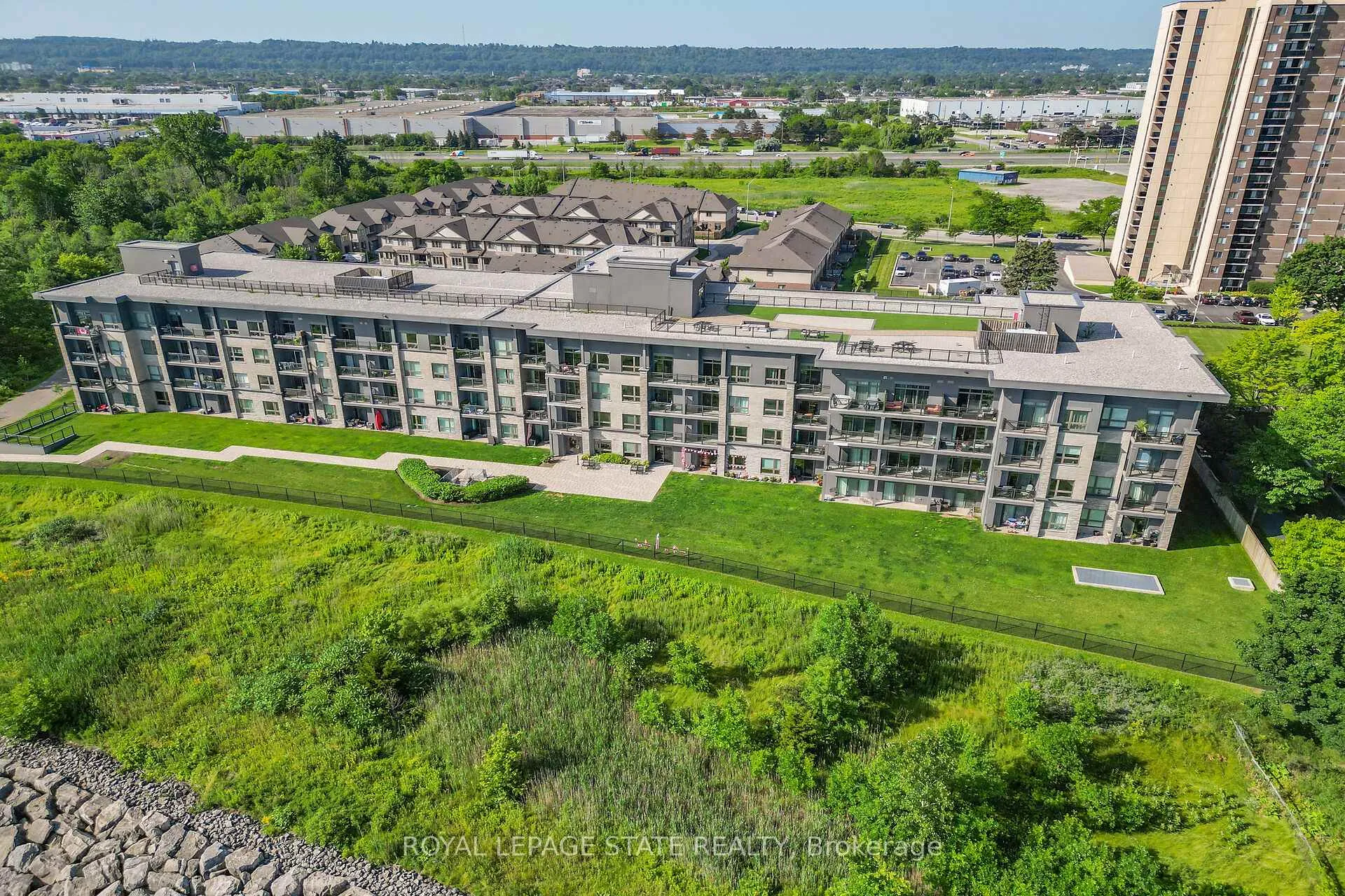 Photo 33 of Unit 327, 35 Southshore Crescent, Hamilton, Lakeshore — HOMEH