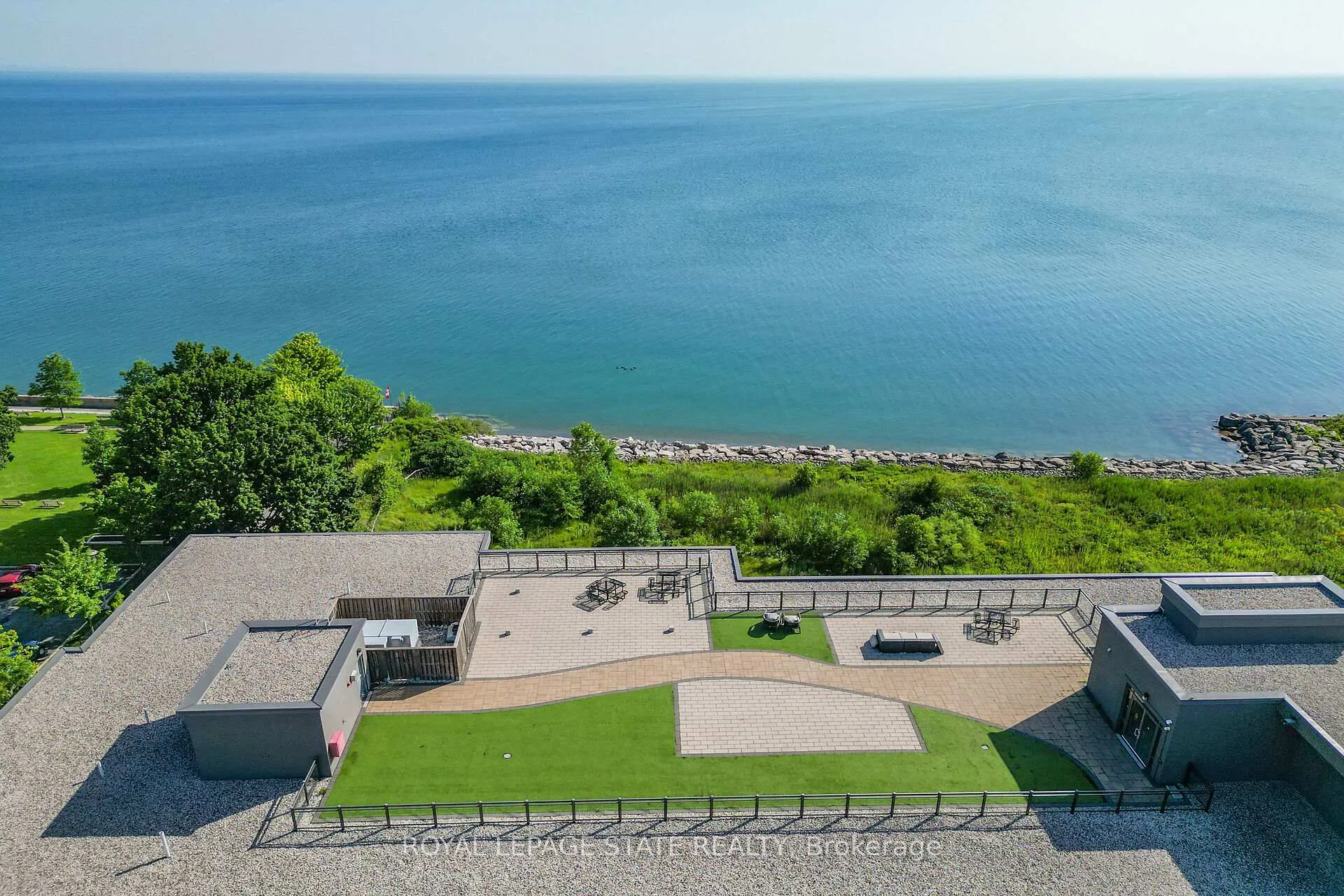 Photo 34 of Unit 327, 35 Southshore Crescent, Hamilton, Lakeshore — HOMEH