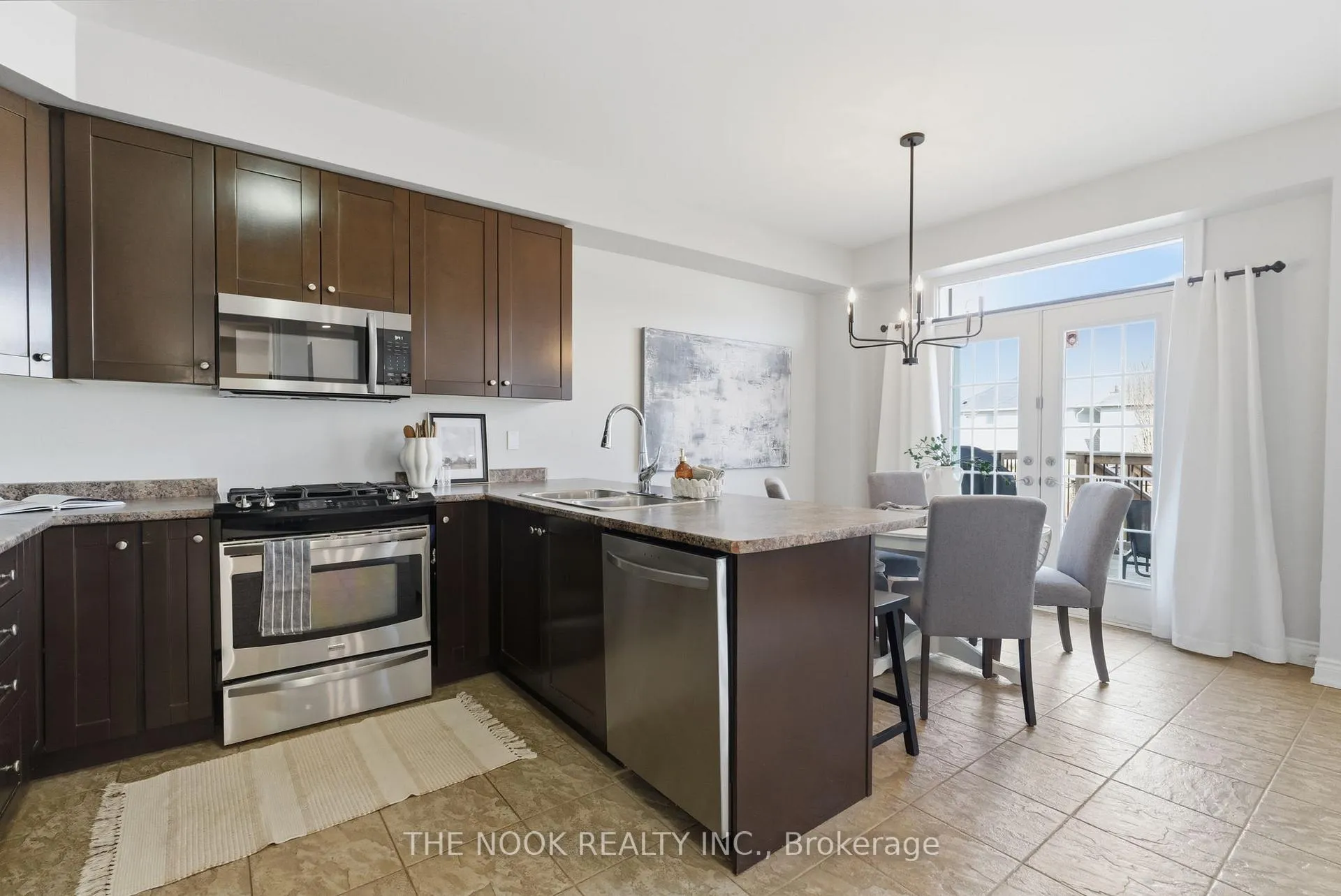 Photo 10 of 114 Courvier Crescent, Clarington, Bowmanville — HOMEH