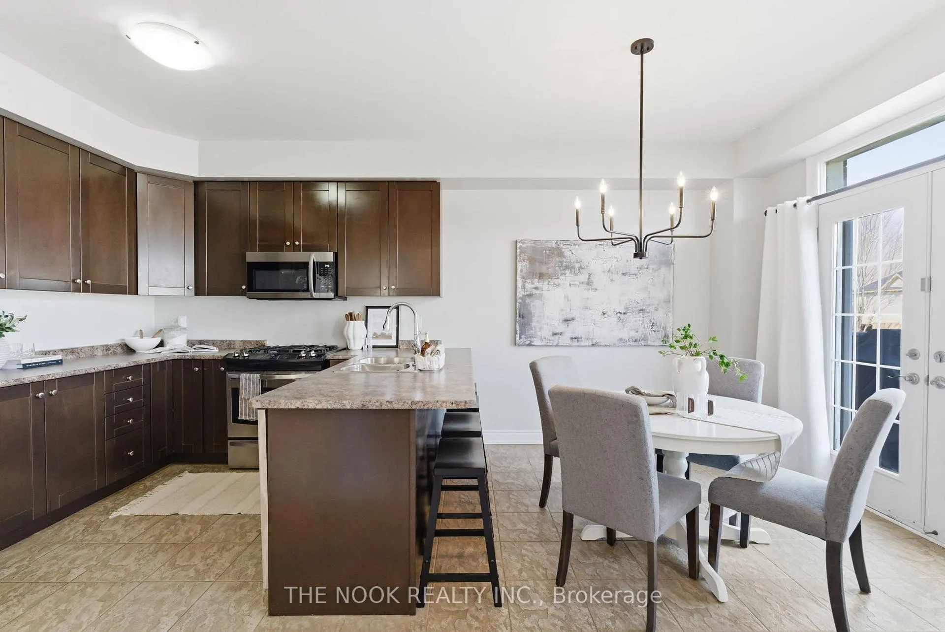 Photo 11 of 114 Courvier Crescent, Clarington, Bowmanville — HOMEH