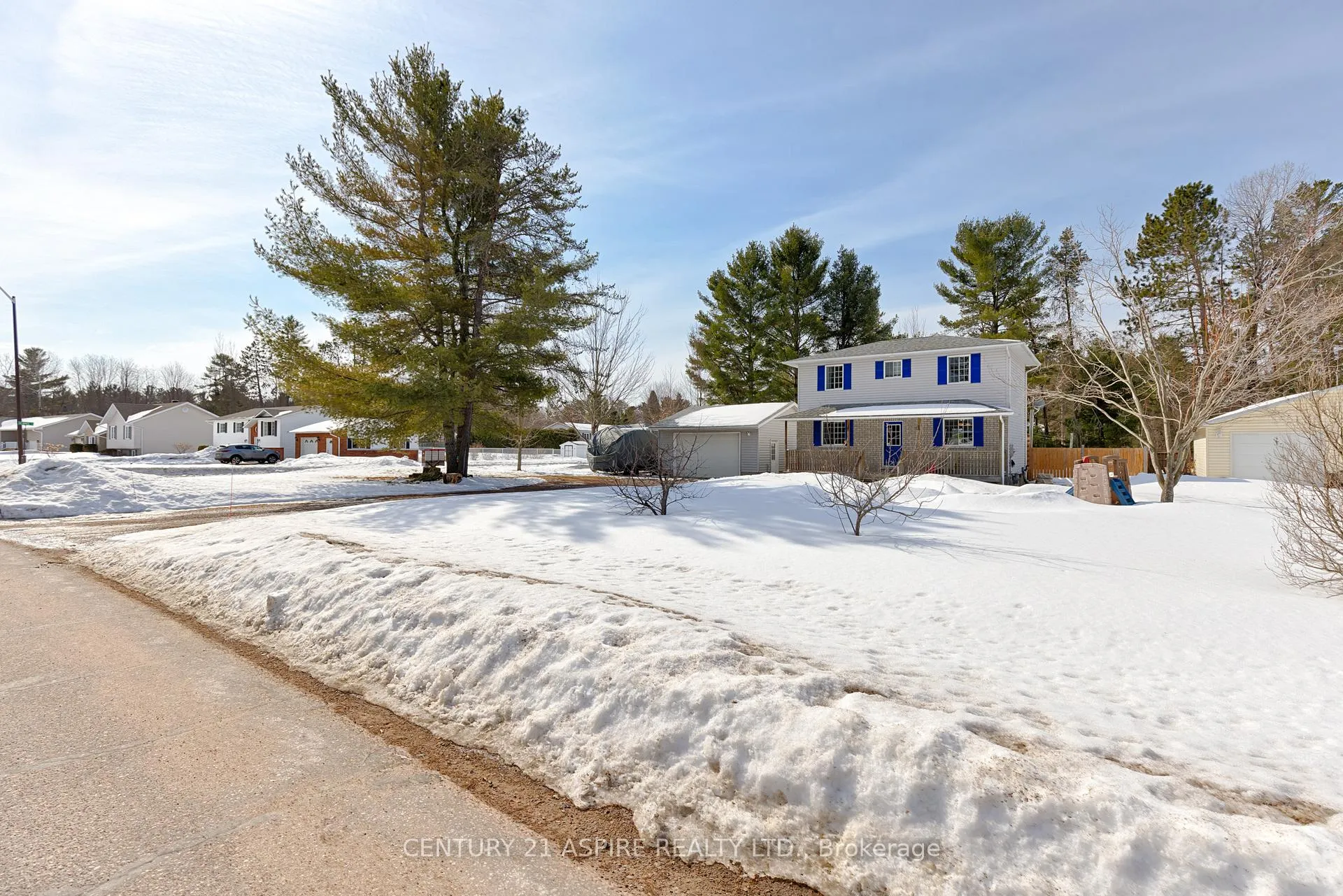 Photo 2 of 13 Runge Drive, Petawawa — HOMEH