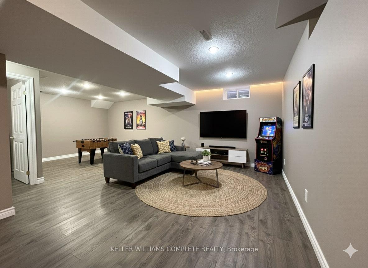 Photo 33 of 41 Pineridge Drive, Hamilton, Jerome — HOMEH