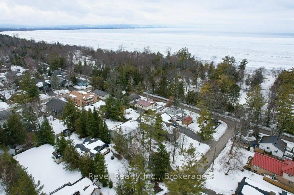 Photo 2 of 64 32nd Street N, Wasaga Beach — HOMEH