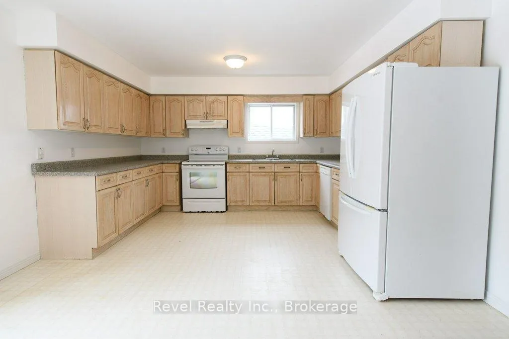 Photo 3 of 64 32nd Street N, Wasaga Beach — HOMEH