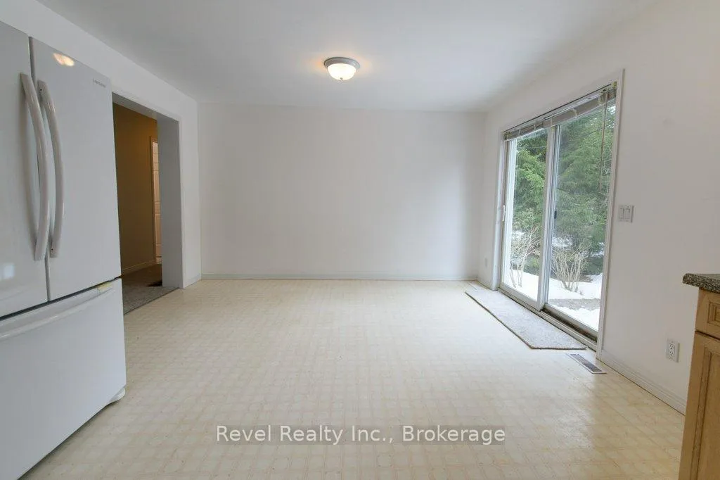 Photo 4 of 64 32nd Street N, Wasaga Beach — HOMEH