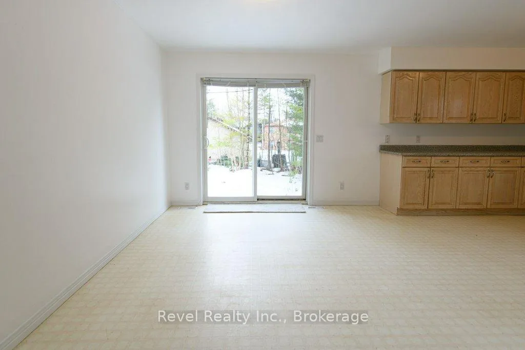 Photo 5 of 64 32nd Street N, Wasaga Beach — HOMEH