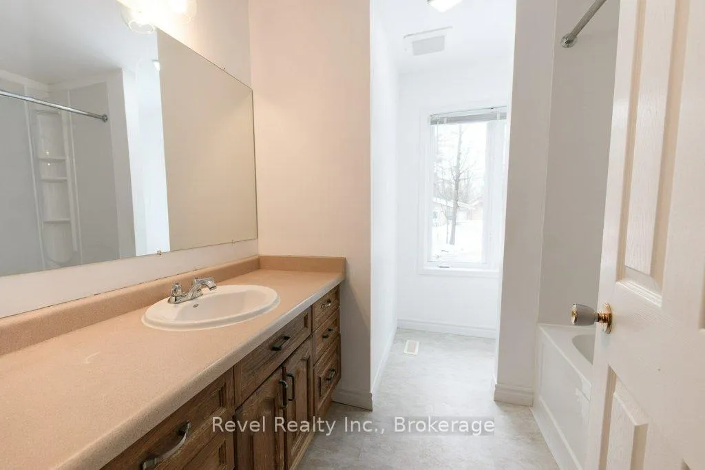 Photo 10 of 64 32nd Street N, Wasaga Beach — HOMEH