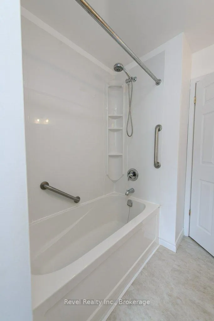 Photo 11 of 64 32nd Street N, Wasaga Beach — HOMEH
