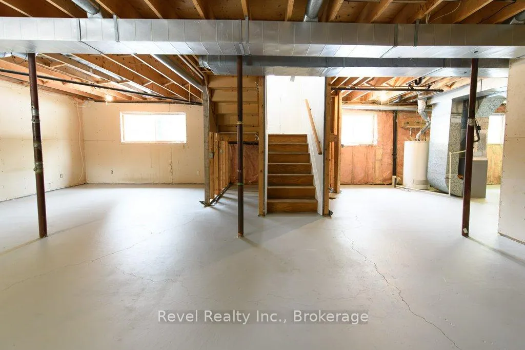 Photo 13 of 64 32nd Street N, Wasaga Beach — HOMEH