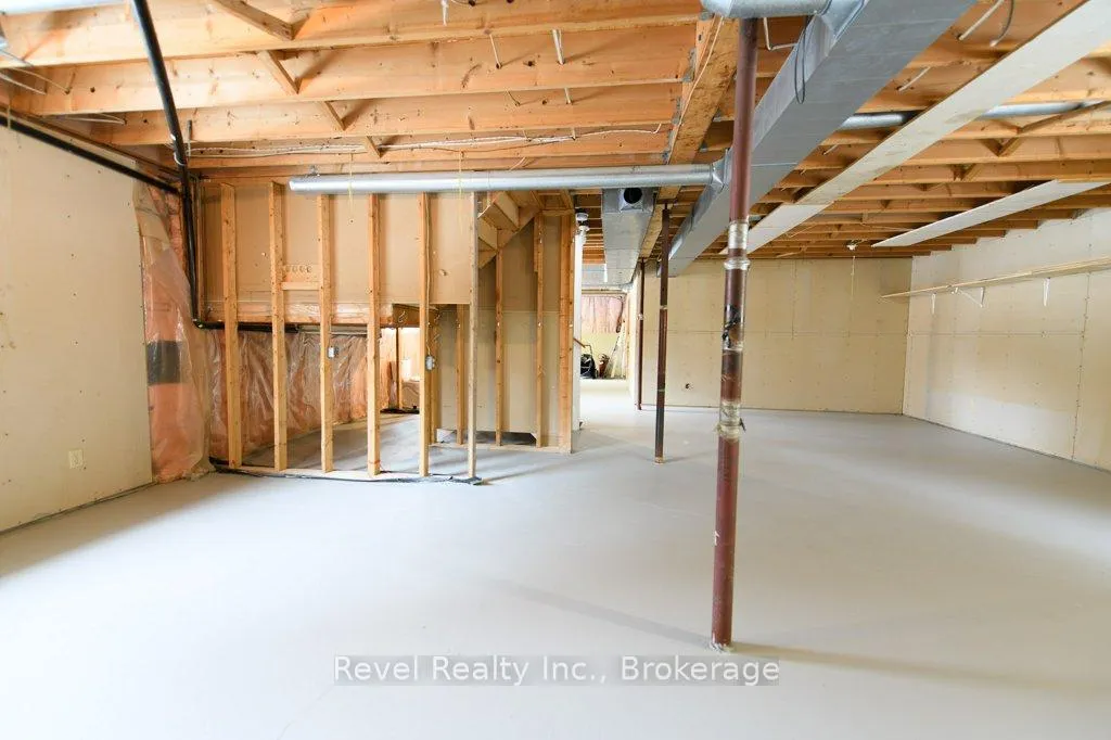 Photo 17 of 64 32nd Street N, Wasaga Beach — HOMEH
