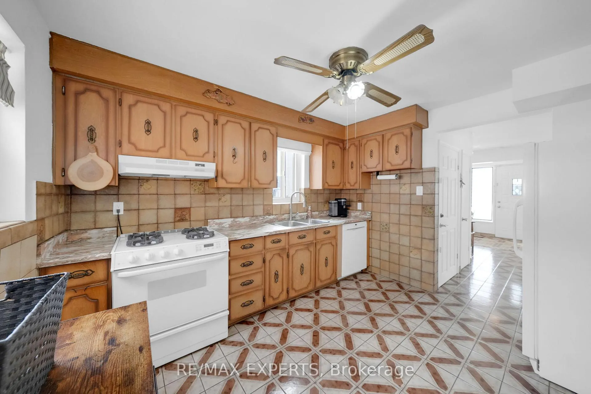 Photo 8 of 75 St Lucie Drive, North York, Humbermede — HOMEH