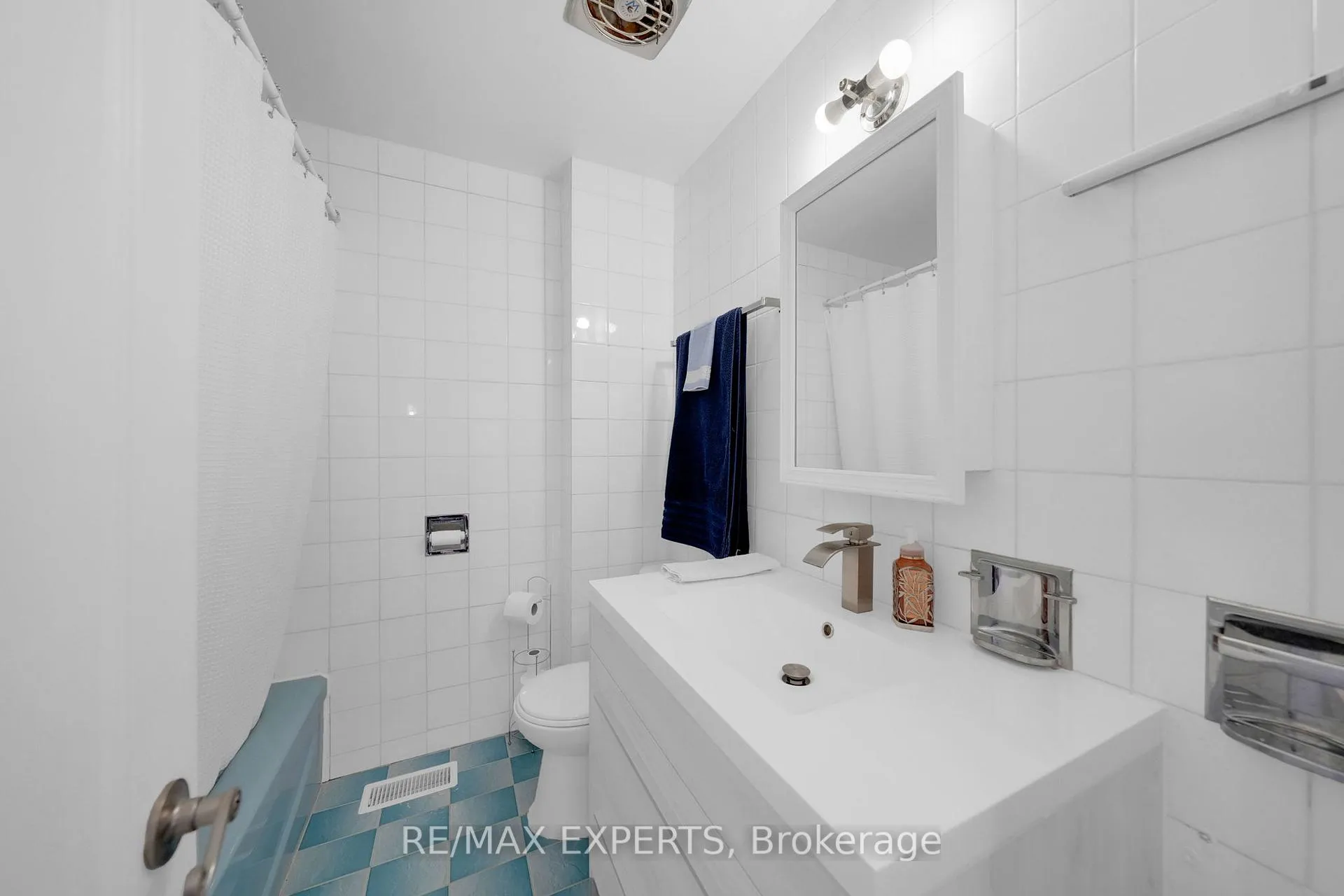 Photo 23 of 75 St Lucie Drive, North York, Humbermede — HOMEH