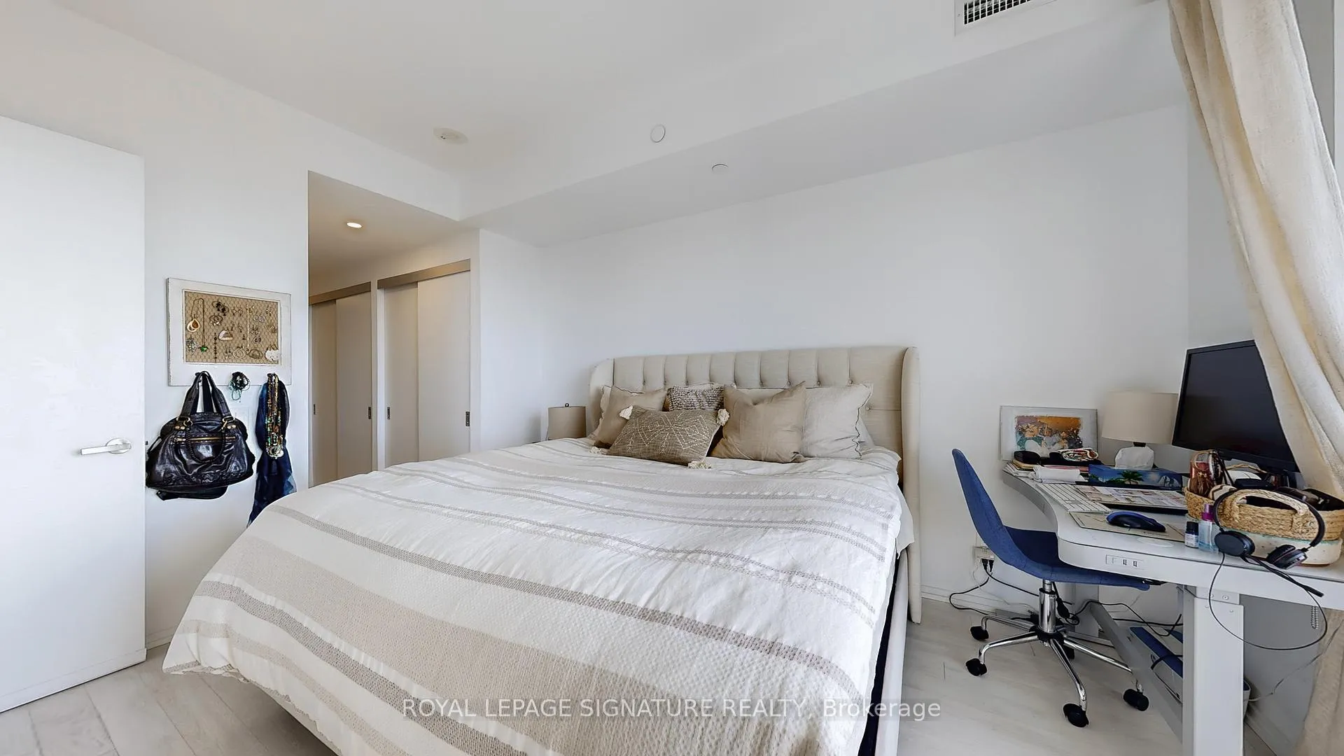 Photo 12 of Unit 5811, 197 Yonge Street, Toronto, Church-Yonge Corridor — HOMEH