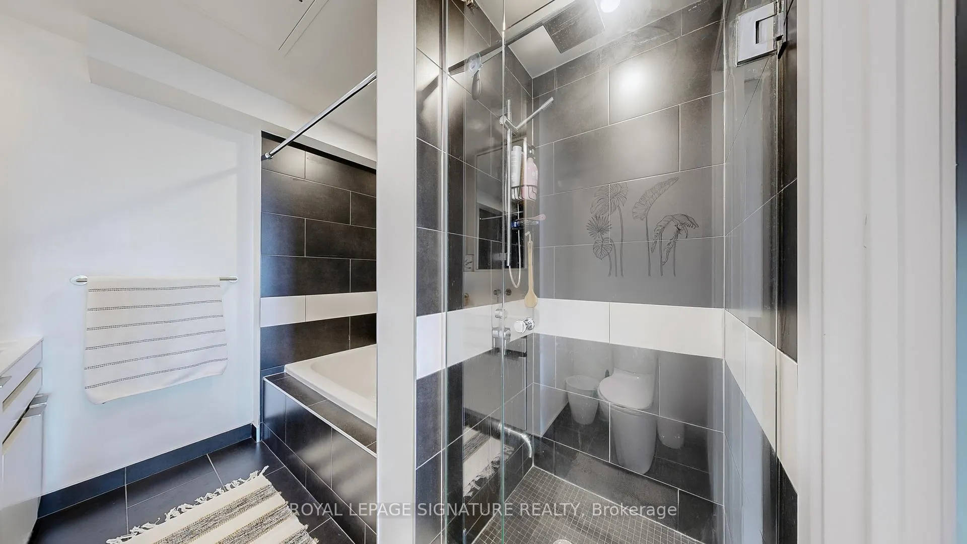 Photo 15 of Unit 5811, 197 Yonge Street, Toronto, Church-Yonge Corridor — HOMEH