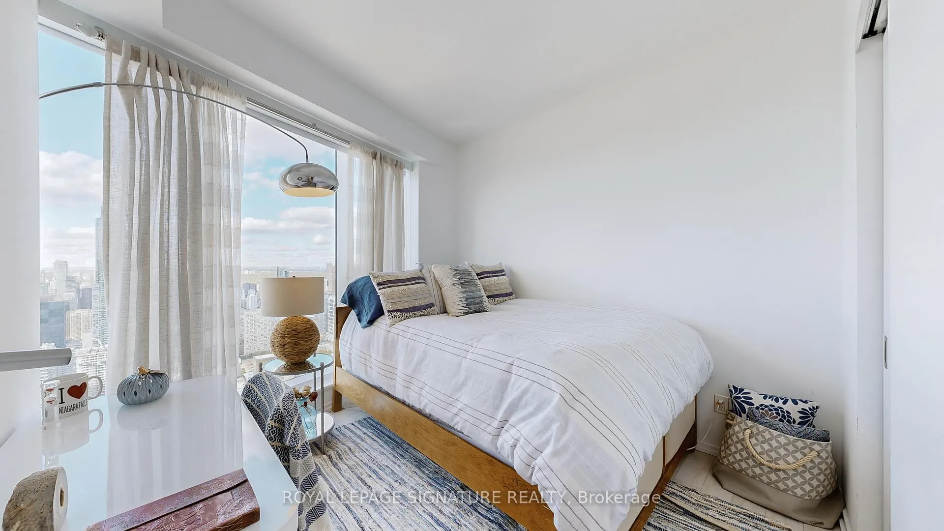 Photo 16 of Unit 5811, 197 Yonge Street, Toronto, Church-Yonge Corridor — HOMEH
