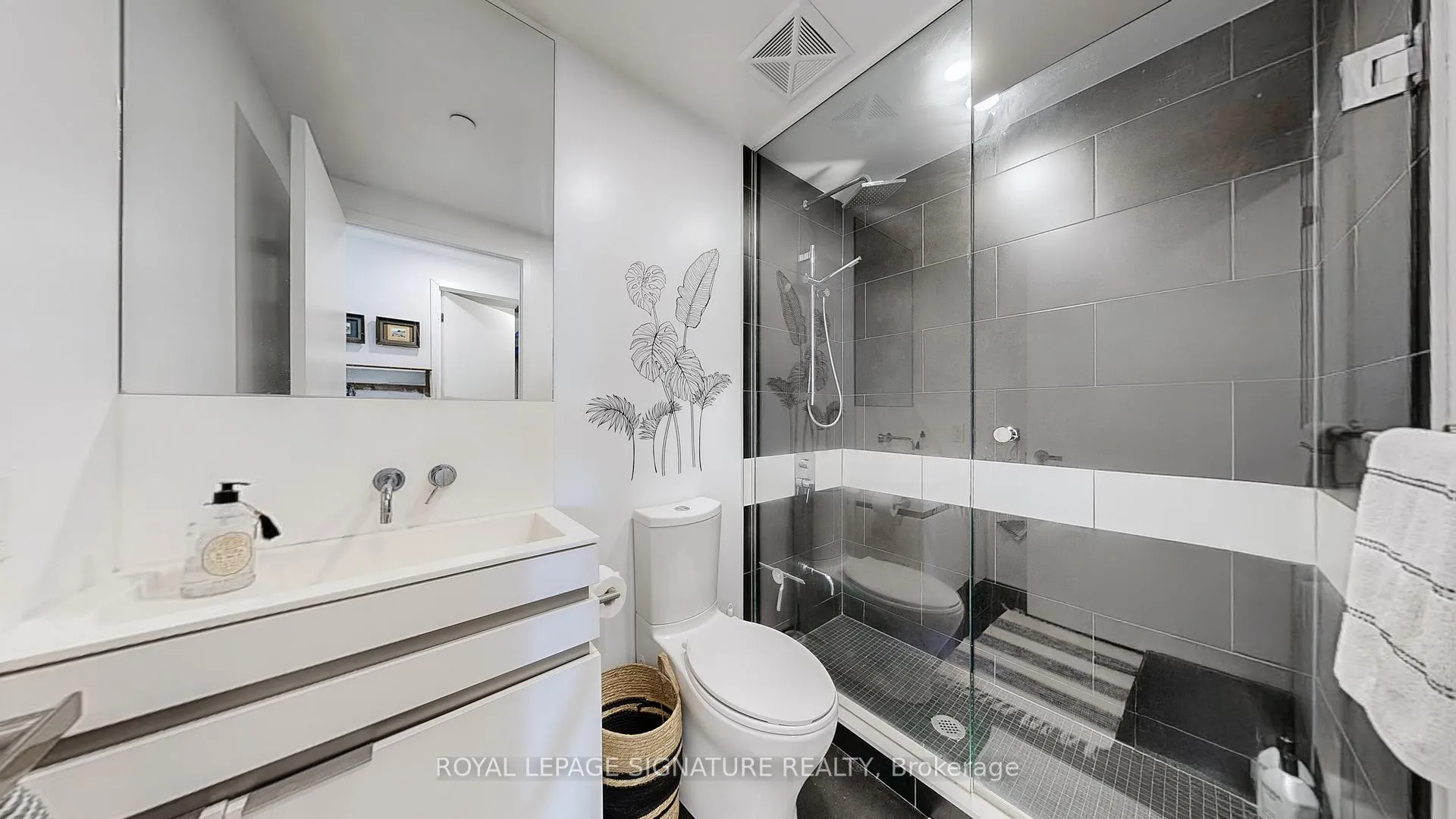 Photo 18 of Unit 5811, 197 Yonge Street, Toronto, Church-Yonge Corridor — HOMEH