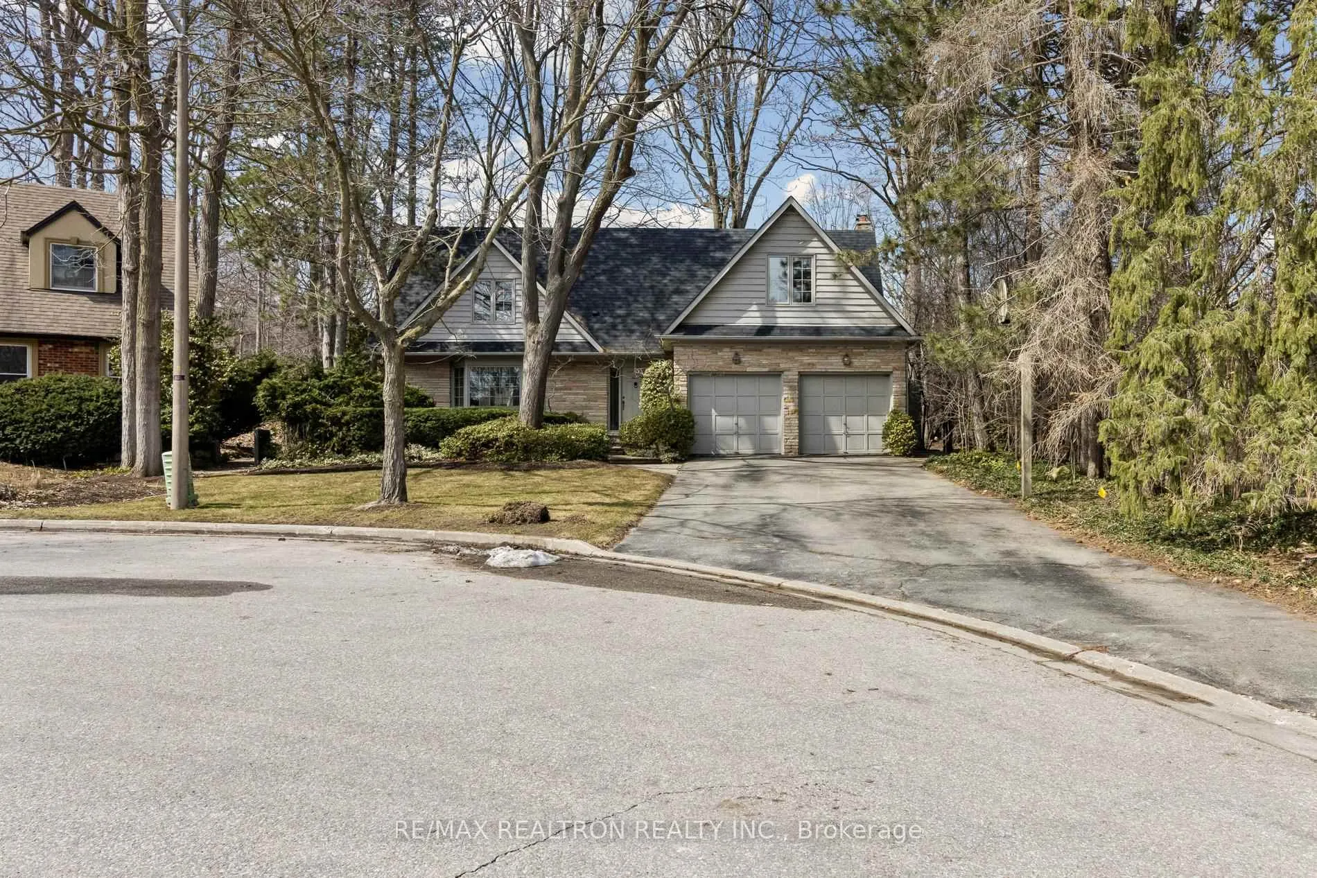 Photo 2 of 57 Hemingway Crescent, Markham, Unionville — HOMEH