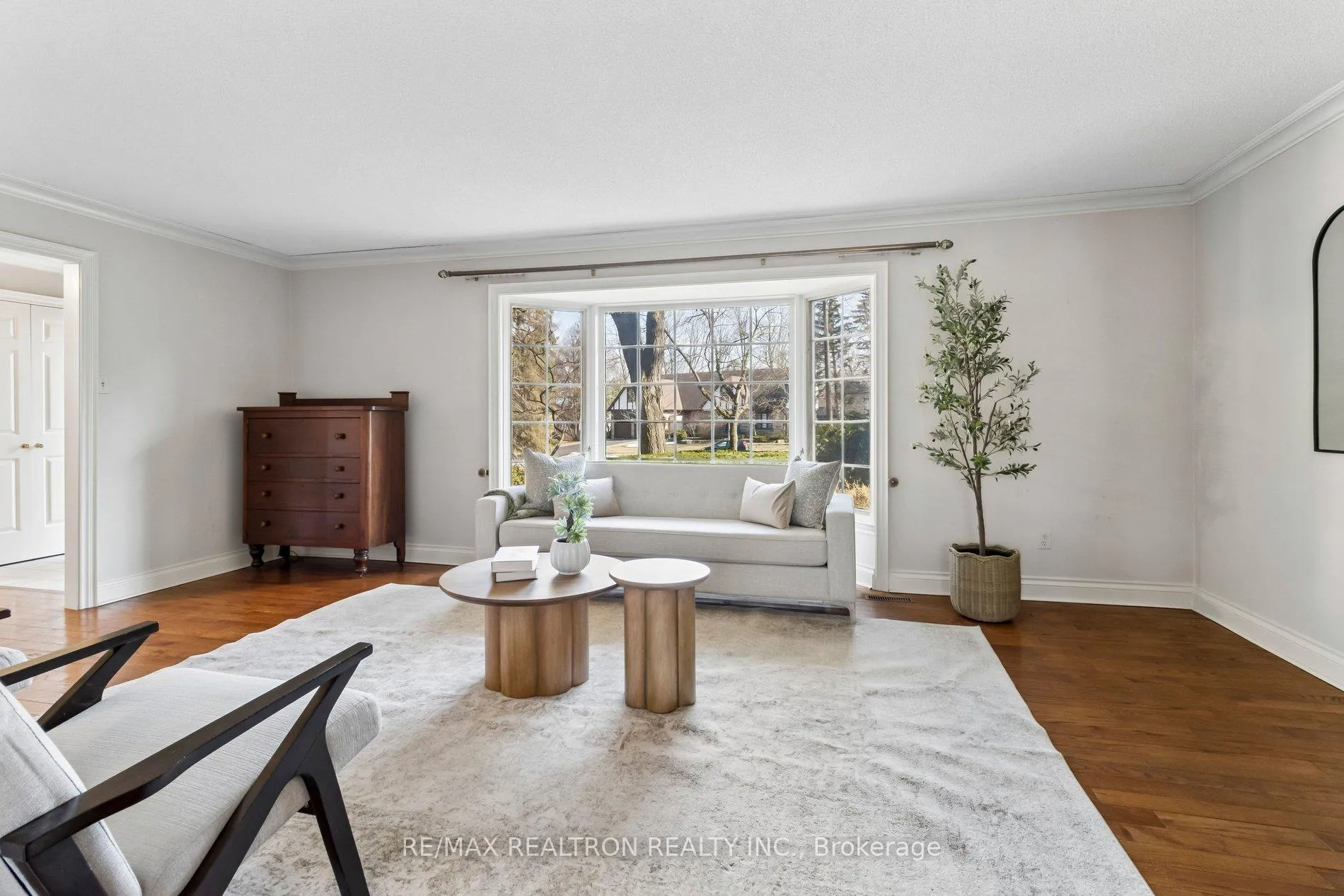 Photo 10 of 57 Hemingway Crescent, Markham, Unionville — HOMEH