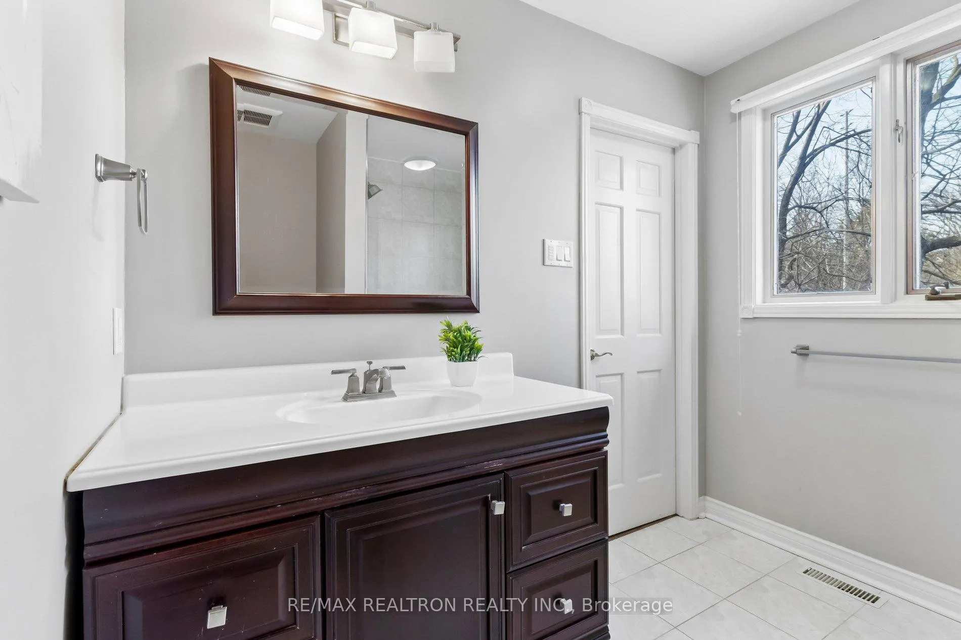 Photo 24 of 57 Hemingway Crescent, Markham, Unionville — HOMEH