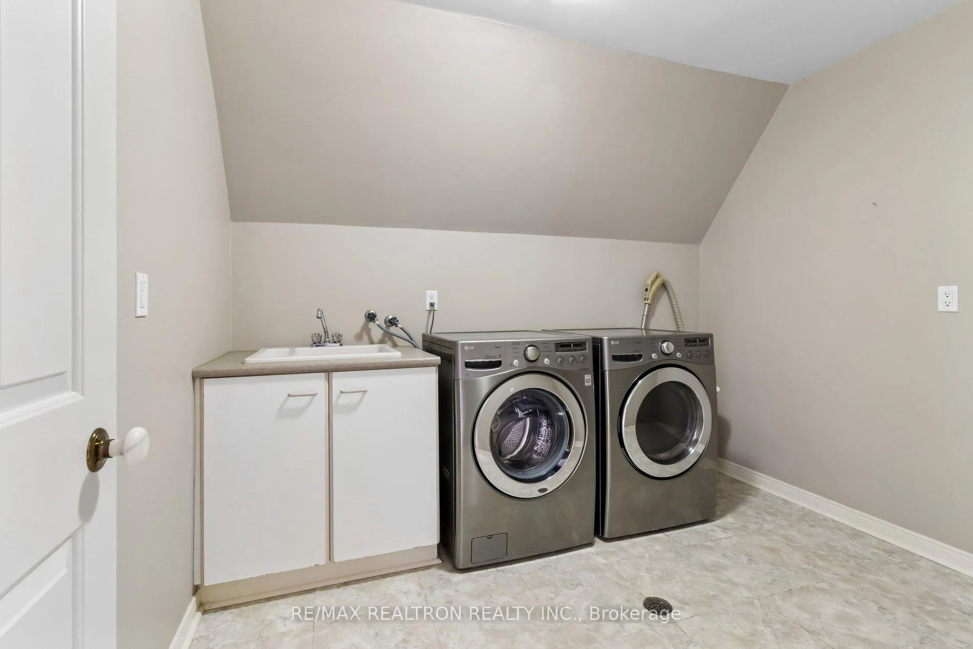 Photo 32 of 57 Hemingway Crescent, Markham, Unionville — HOMEH