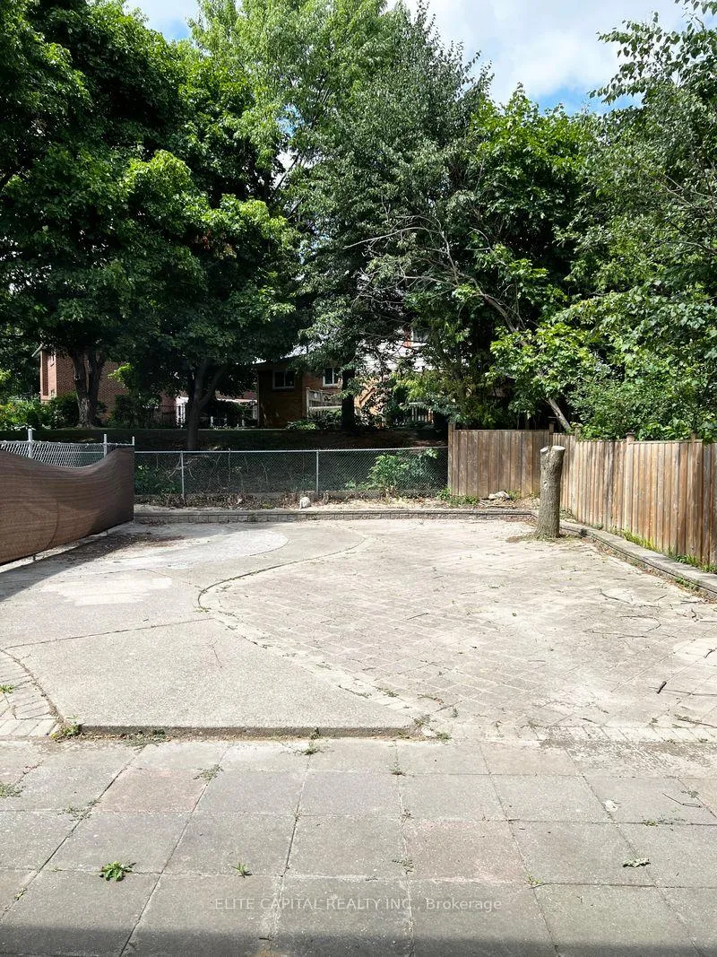 Photo 3 of 218 Chartland Boulevard S, Scarborough, Agincourt North — HOMEH