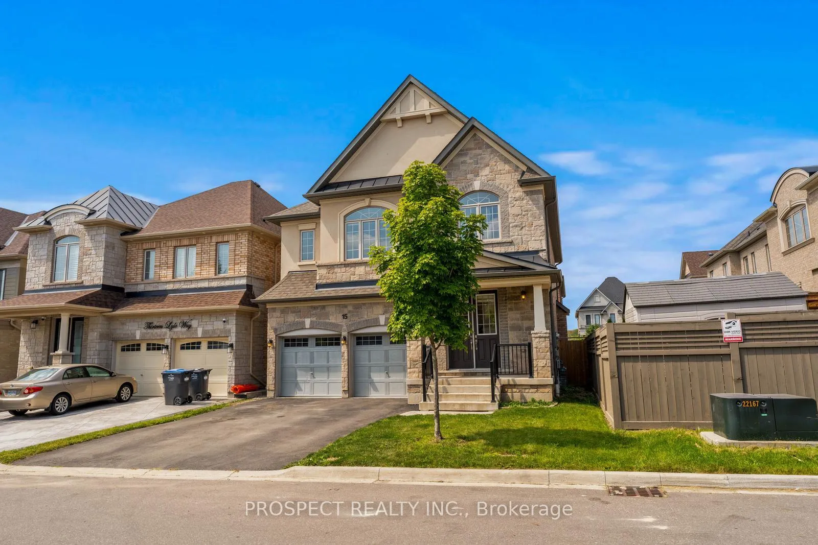 Photo 2 of 15 Lyle Way, Brampton, Northwest Brampton — HOMEH