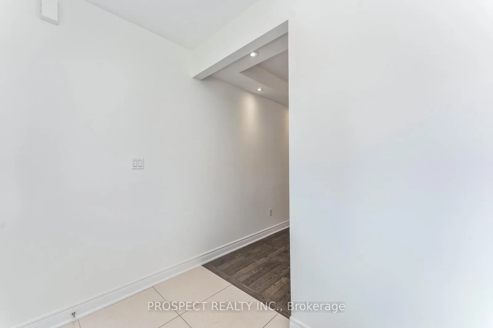 Photo 7 of 15 Lyle Way, Brampton, Northwest Brampton — HOMEH
