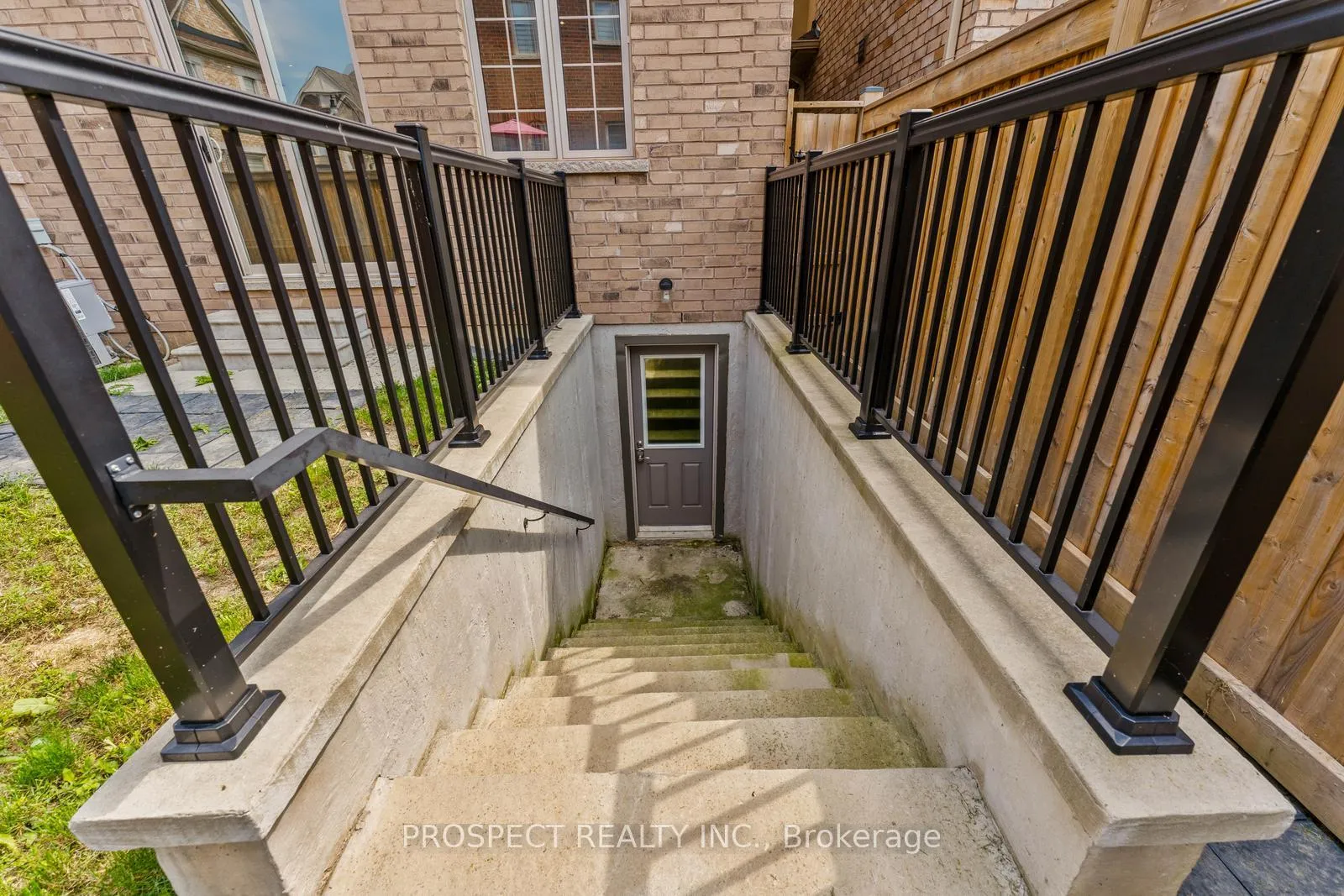 Photo 45 of 15 Lyle Way, Brampton, Northwest Brampton — HOMEH