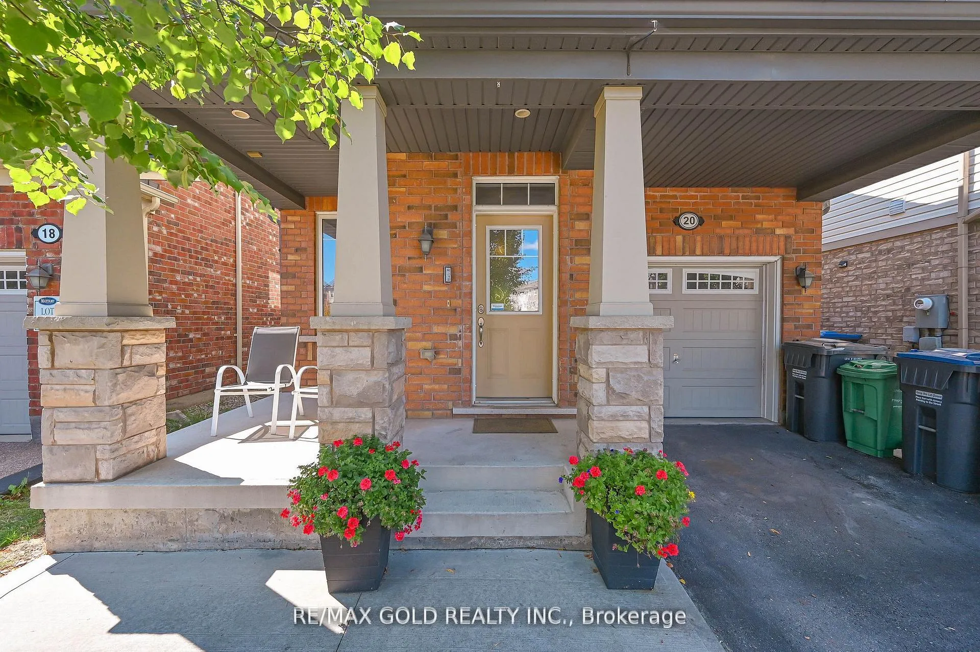 Photo 3 of 20 Meadowcrest Lane, Brampton, Northwest Brampton — HOMEH