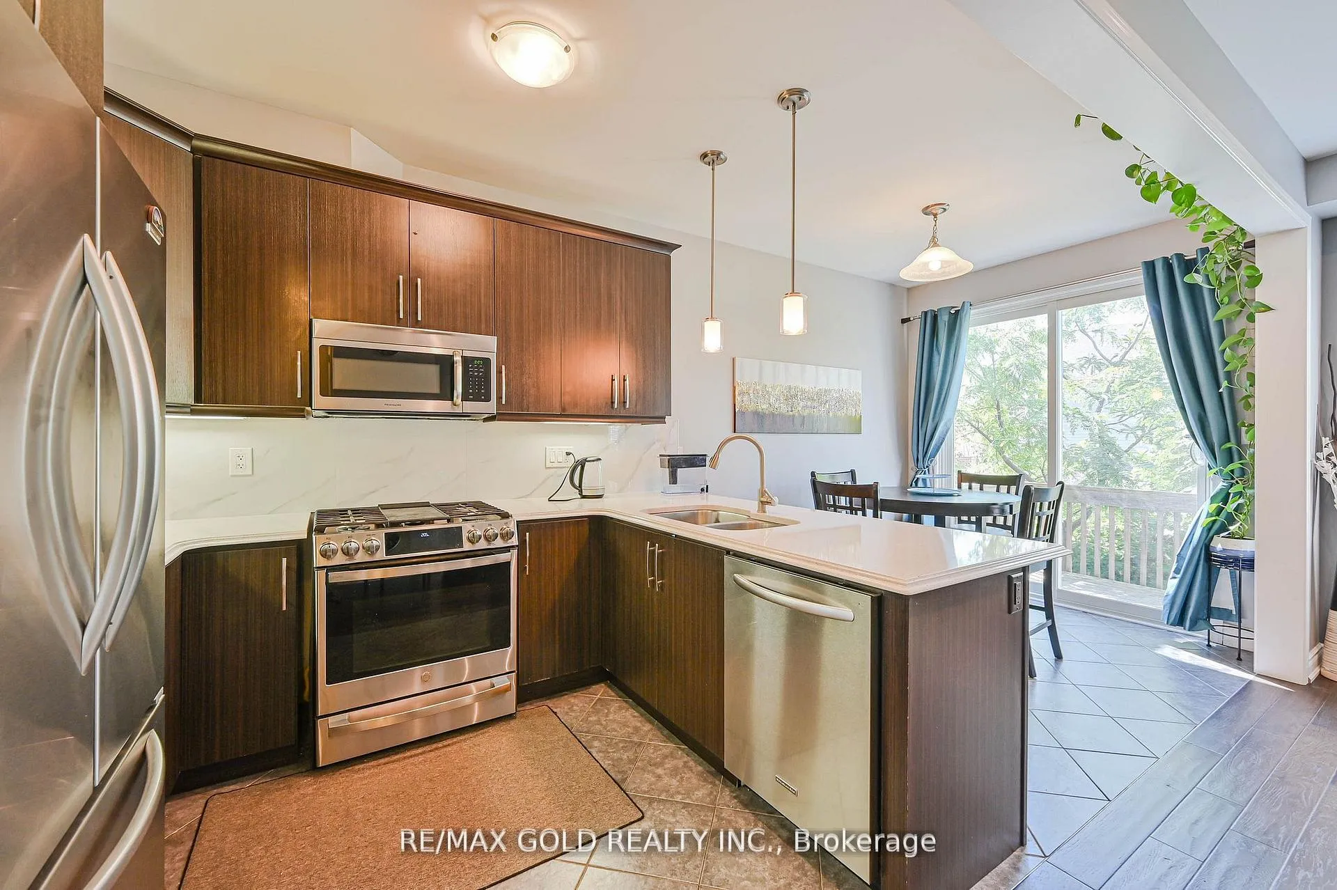 Photo 8 of 20 Meadowcrest Lane, Brampton, Northwest Brampton — HOMEH