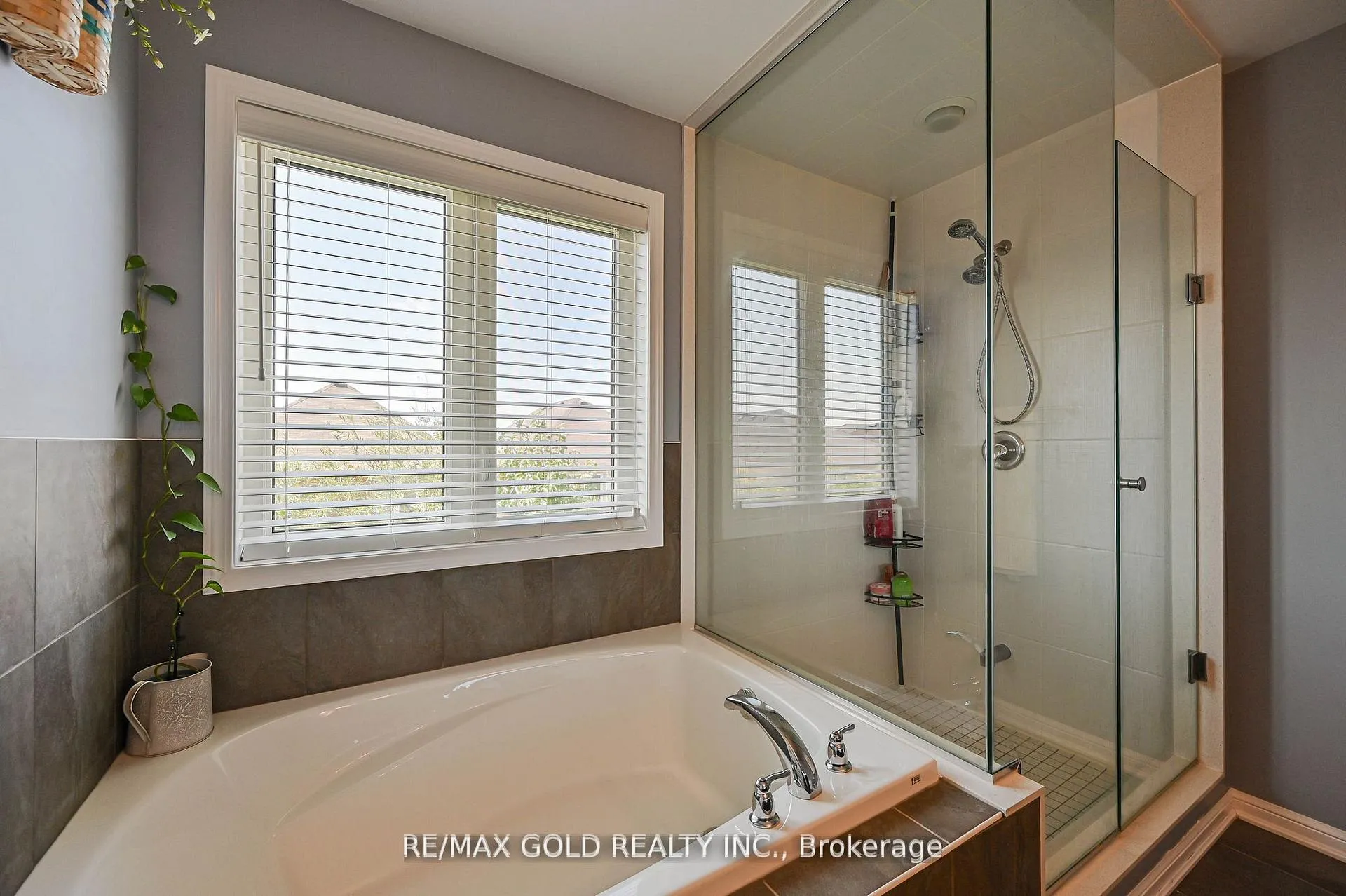 Photo 28 of 20 Meadowcrest Lane, Brampton, Northwest Brampton — HOMEH