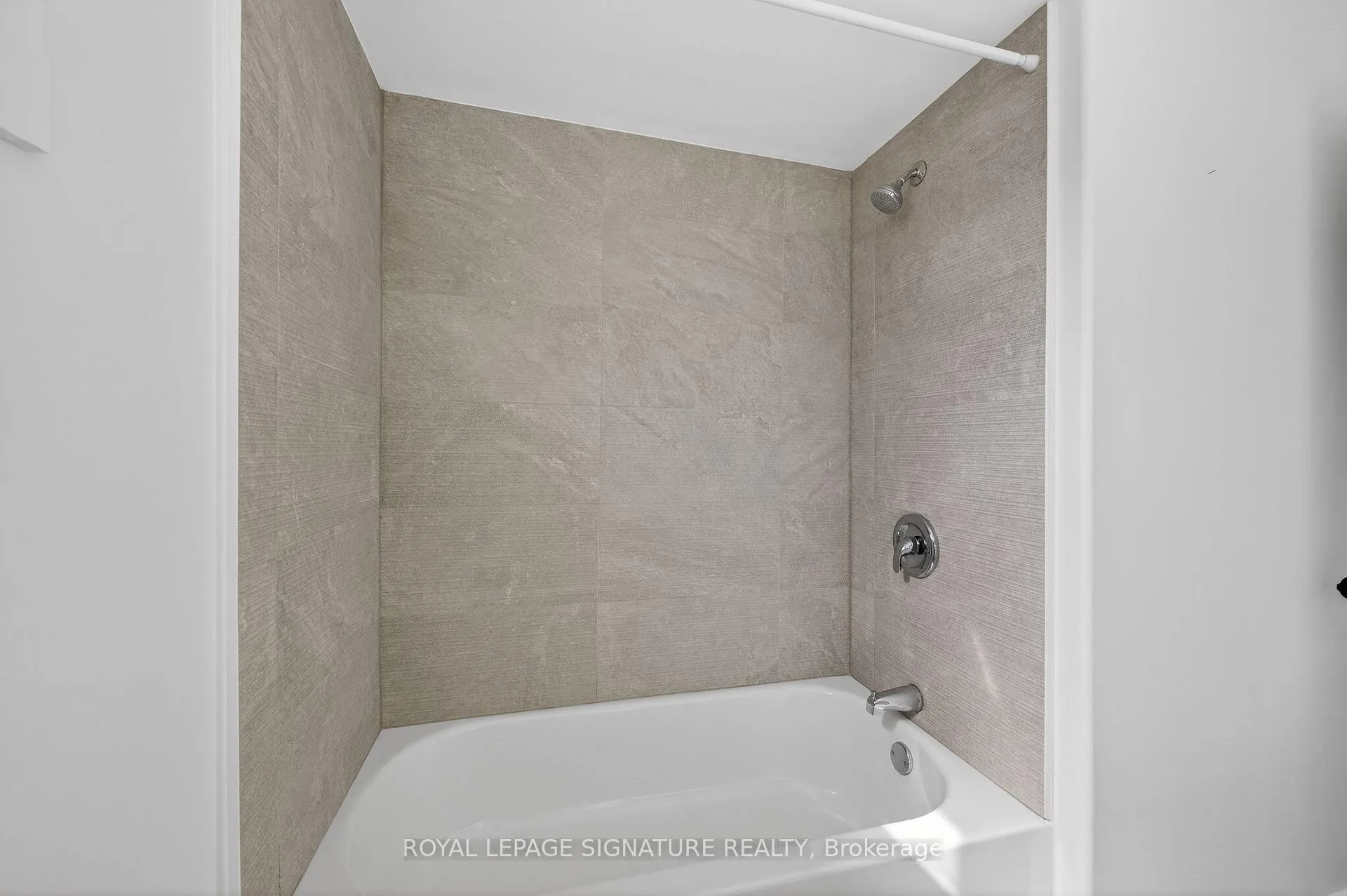 Photo 23 of Unit Main, 724 Balaton Avenue, Pickering, Bay Ridges — HOMEH