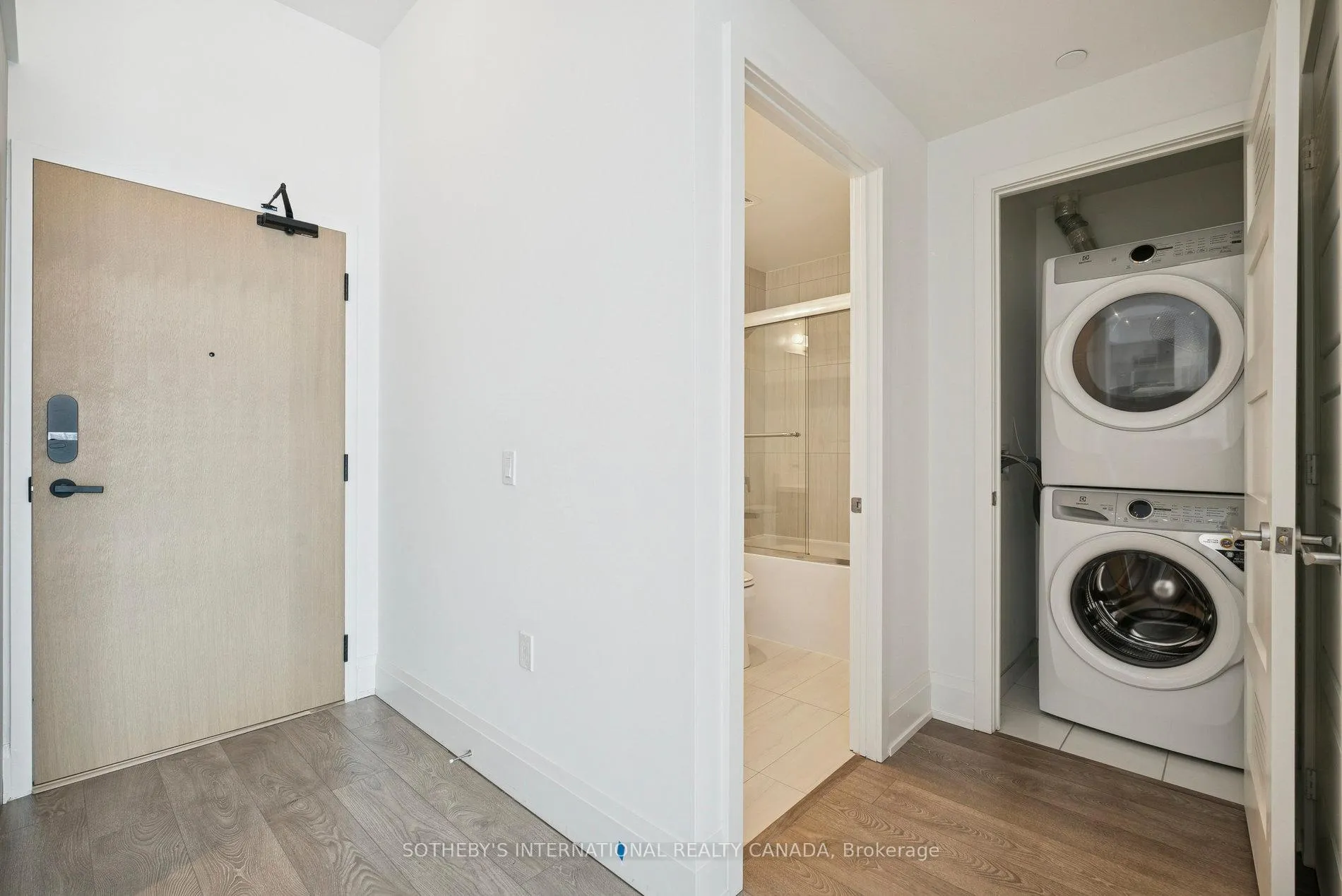 Photo 4 of Unit 621, 333 Sunseeker Avenue E, Innisfil, Rural Innisfil — HOMEH