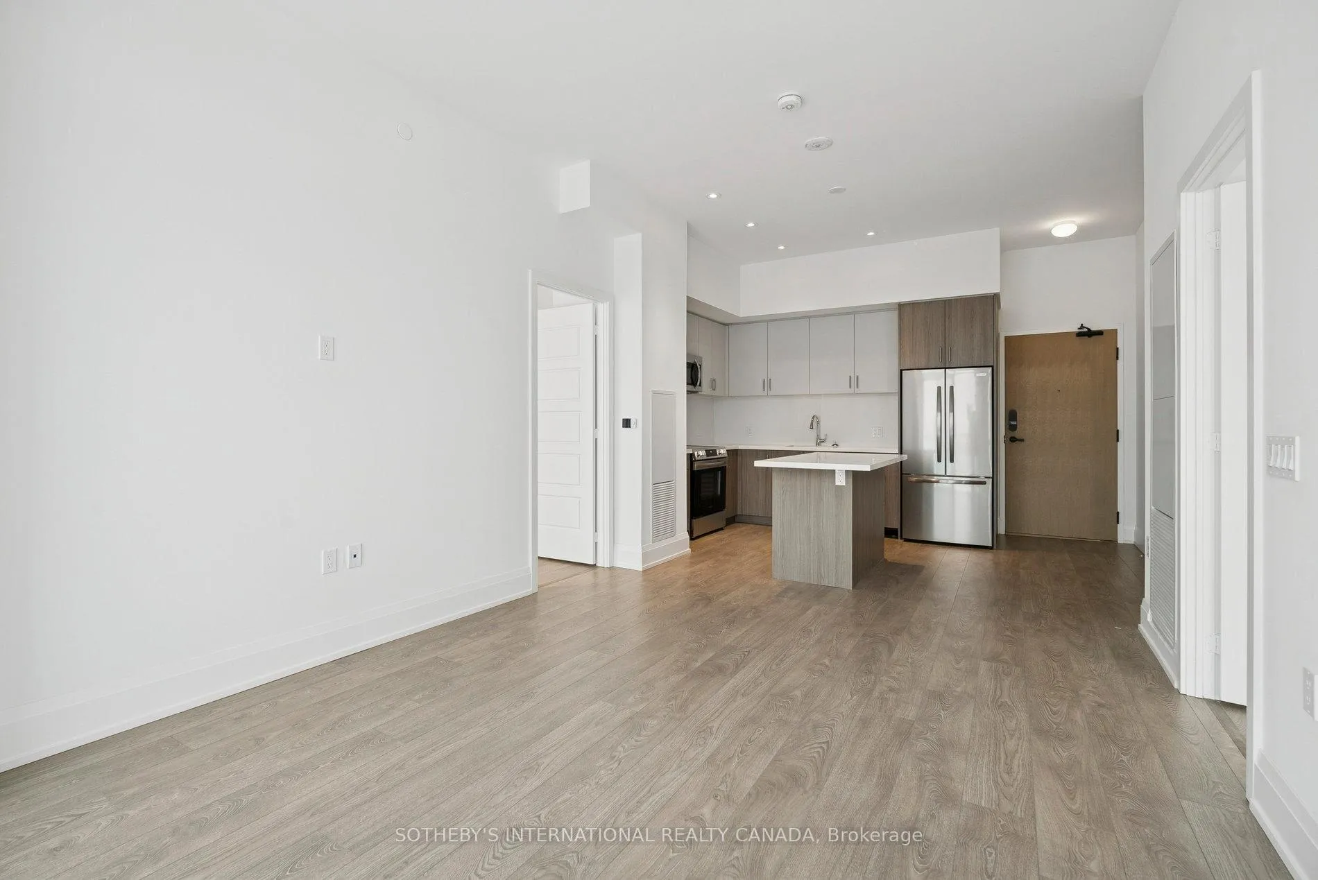 Photo 8 of Unit 621, 333 Sunseeker Avenue E, Innisfil, Rural Innisfil — HOMEH
