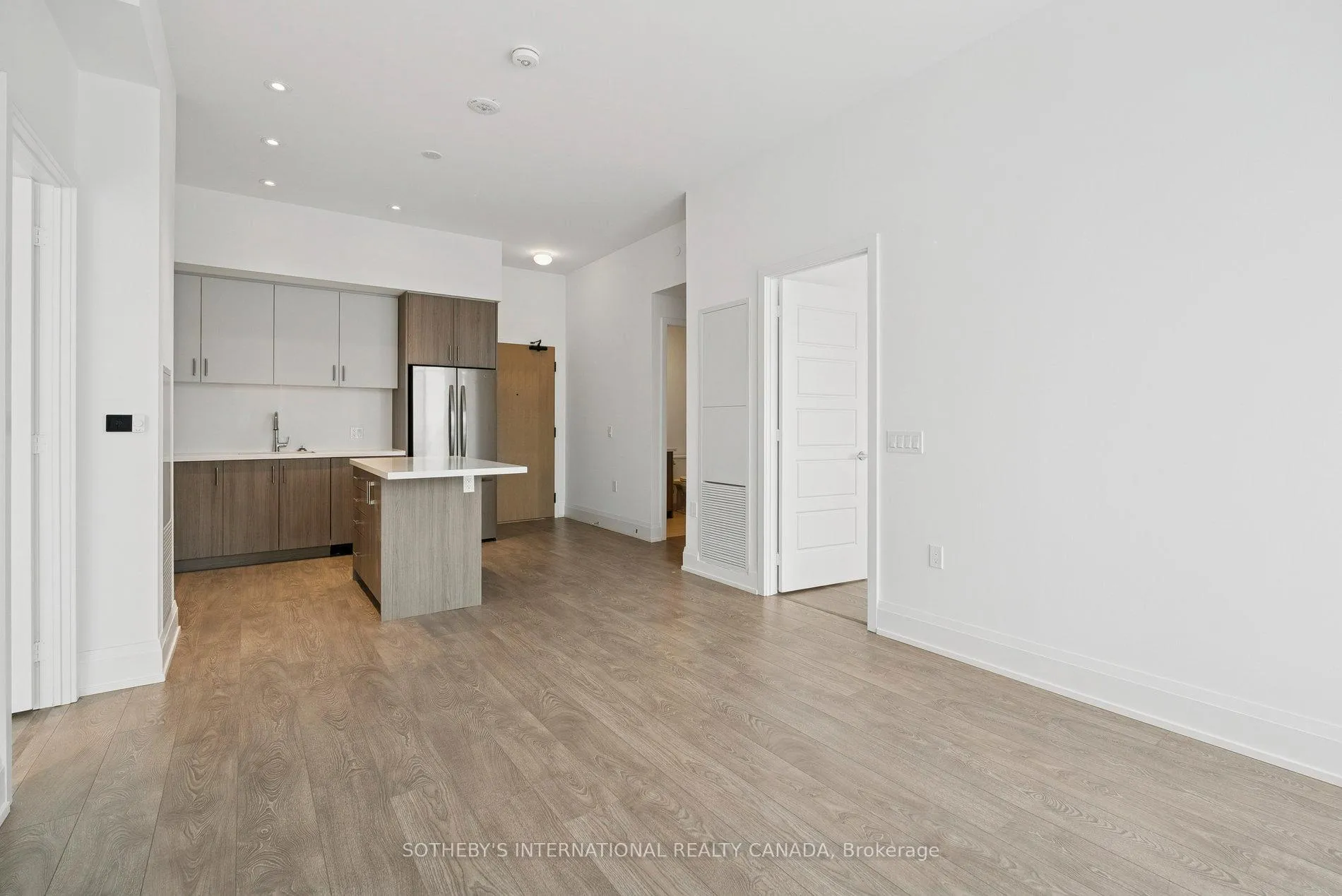 Photo 9 of Unit 621, 333 Sunseeker Avenue E, Innisfil, Rural Innisfil — HOMEH