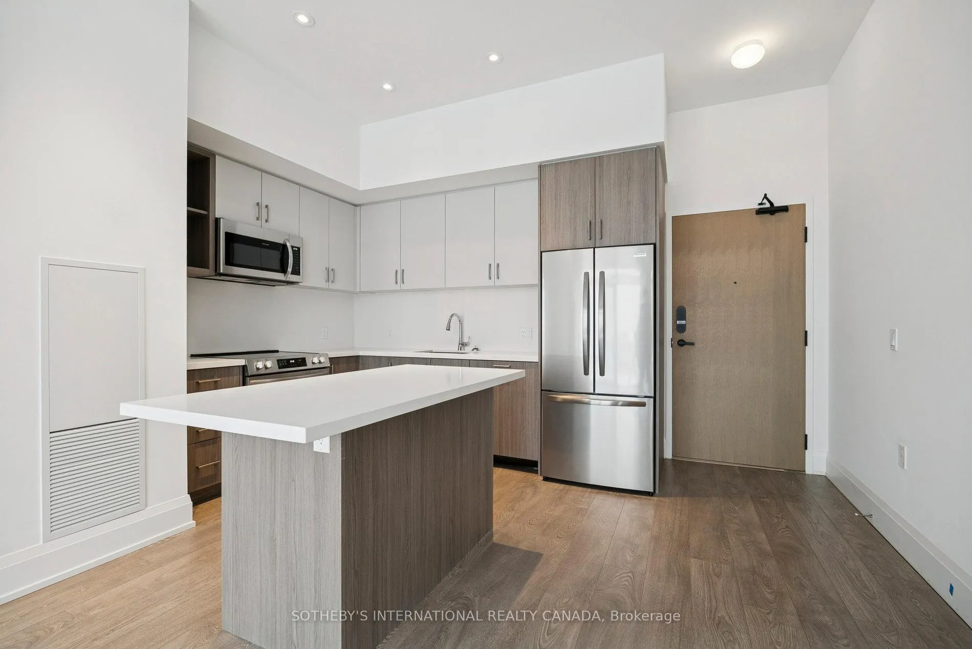 Photo 11 of Unit 621, 333 Sunseeker Avenue E, Innisfil, Rural Innisfil — HOMEH