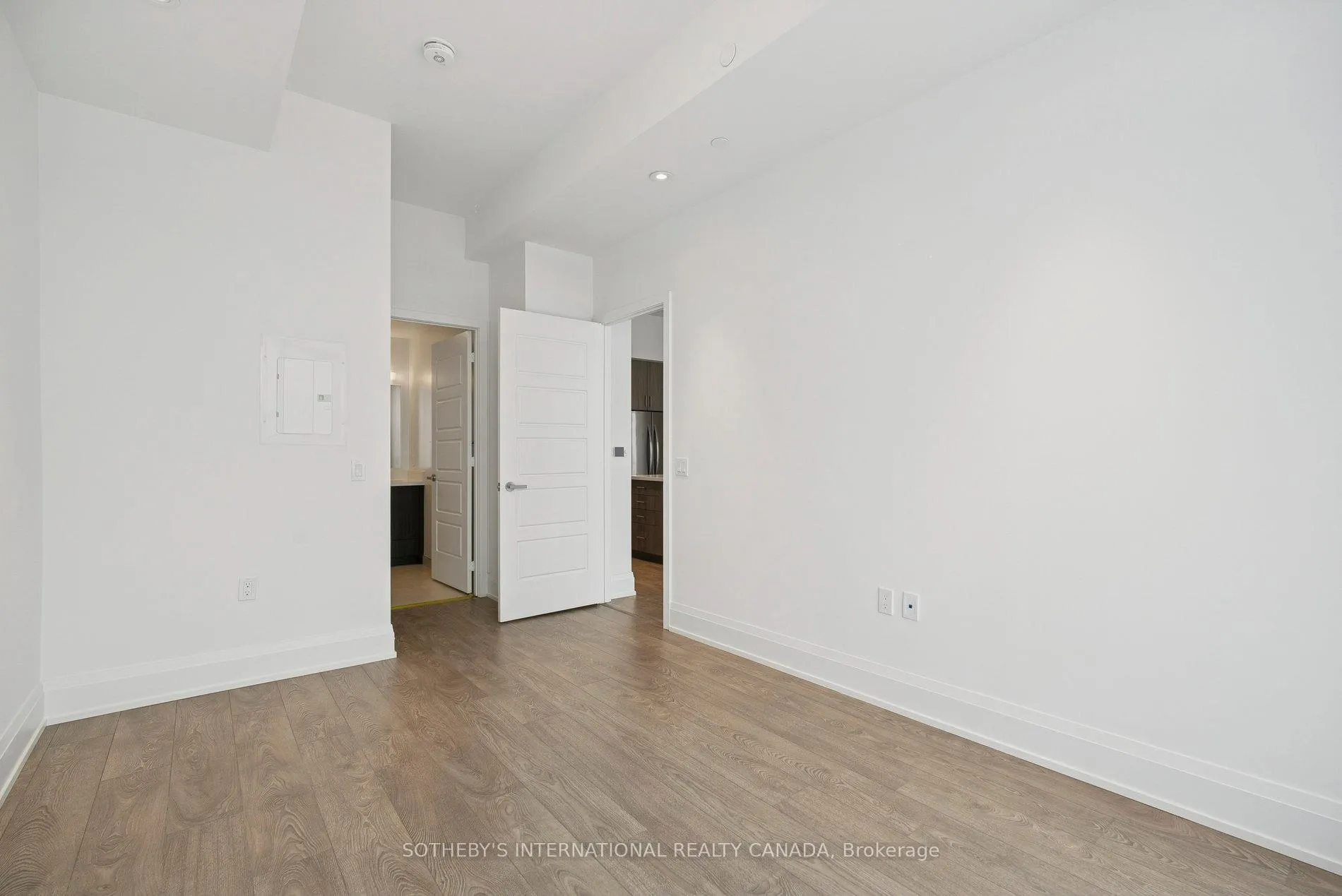 Photo 17 of Unit 621, 333 Sunseeker Avenue E, Innisfil, Rural Innisfil — HOMEH
