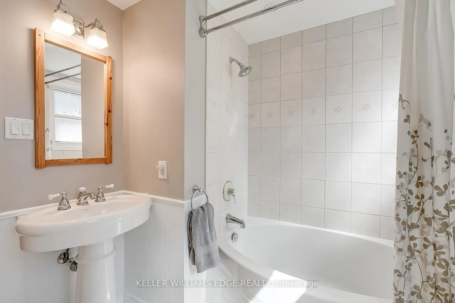 Photo 12 of 220 Townsend Avenue, Burlington, LaSalle — HOMEH