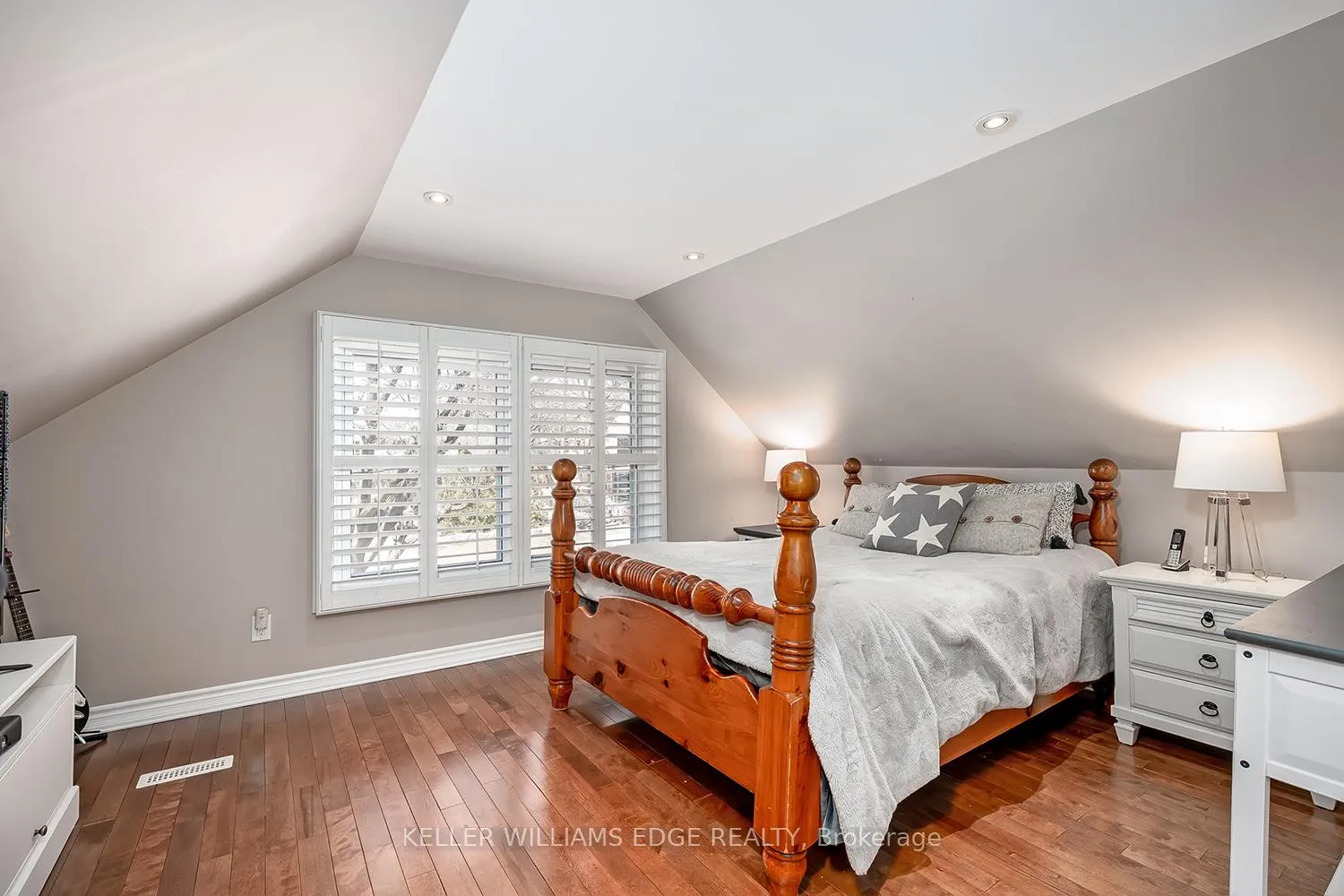 Photo 18 of 220 Townsend Avenue, Burlington, LaSalle — HOMEH