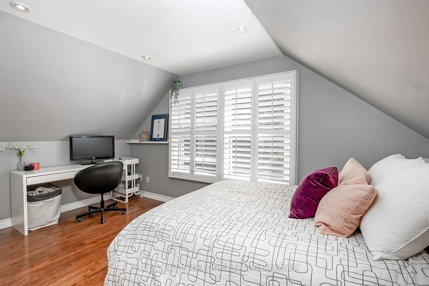 Photo 20 of 220 Townsend Avenue, Burlington, LaSalle — HOMEH