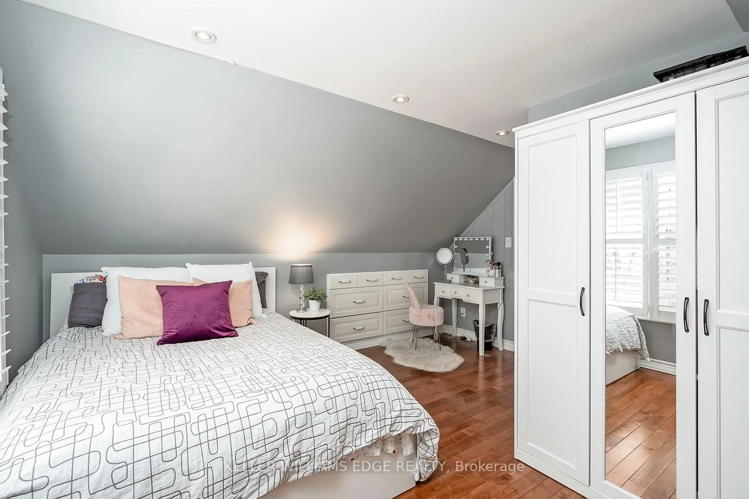 Photo 21 of 220 Townsend Avenue, Burlington, LaSalle — HOMEH