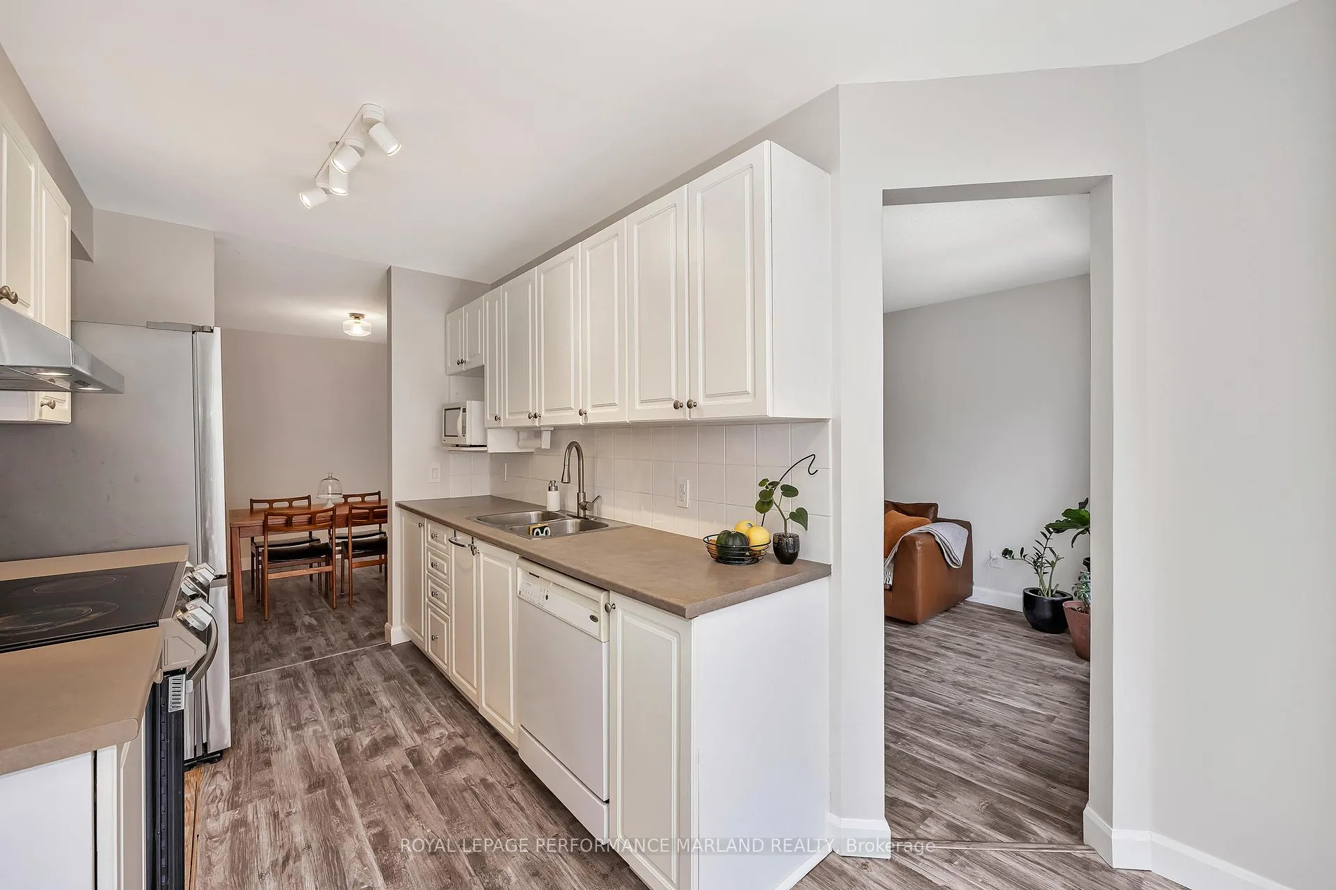 Photo 9 of Unit 18, 63 Madaket Private, Ottawa, Kanata - Emerald Meadows/Trailwest — HOMEH