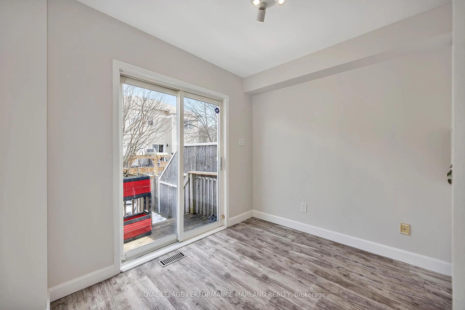 Photo 10 of Unit 18, 63 Madaket Private, Ottawa, Kanata - Emerald Meadows/Trailwest — HOMEH