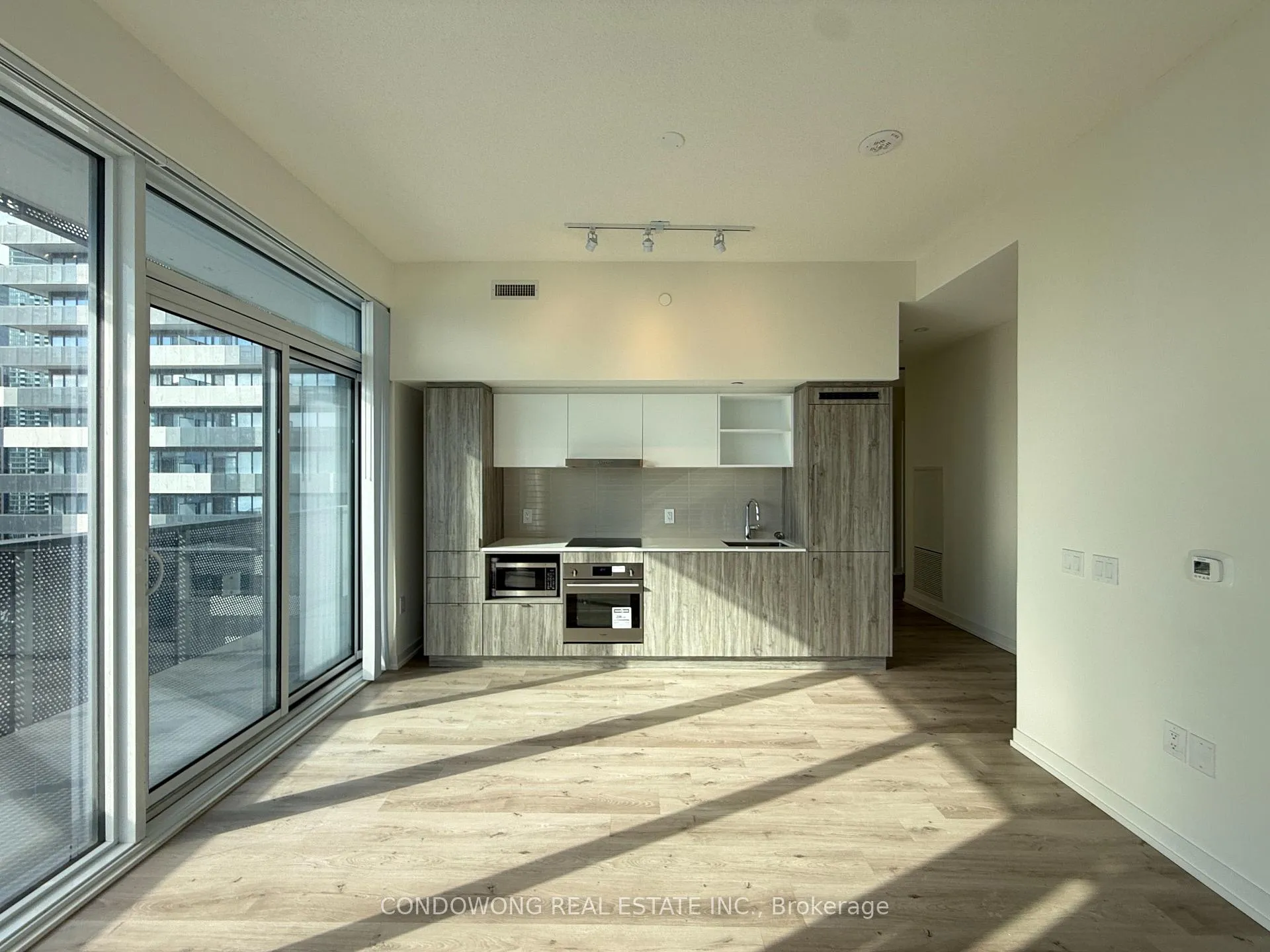Photo 2 of Unit 2211, 138 Downes Street, Toronto, Waterfront Communities — HOMEH